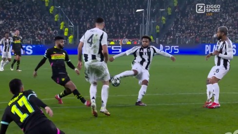 PSV onnodig achter: 'Je geeft het weg door een domme pass van Veerman'