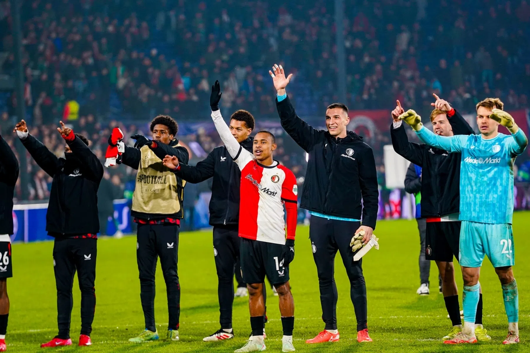 Van Bronckhorst wijst twee Feyenoord-uitblinkers aan na zege op AC Milan