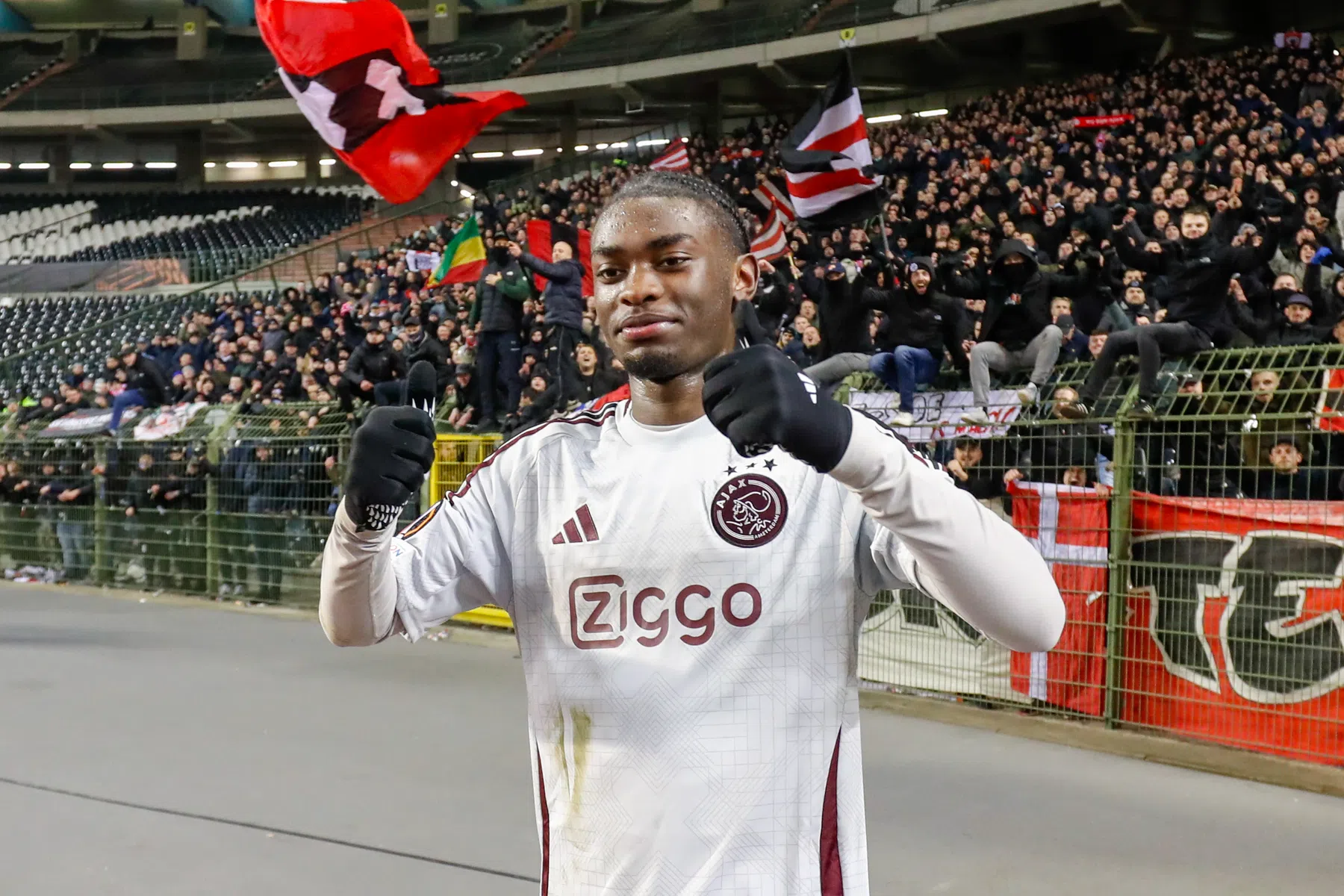 Stralende Mokio onthult op welke positie hij het liefst speelt bij Ajax