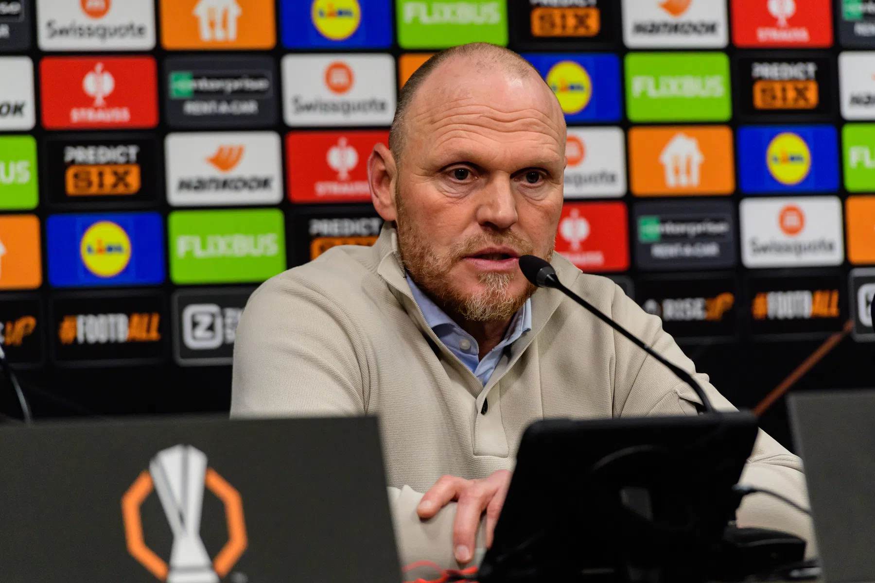 Oosting prijst doelpuntenmakers: ‘Maar hadden verschil groter moeten maken’