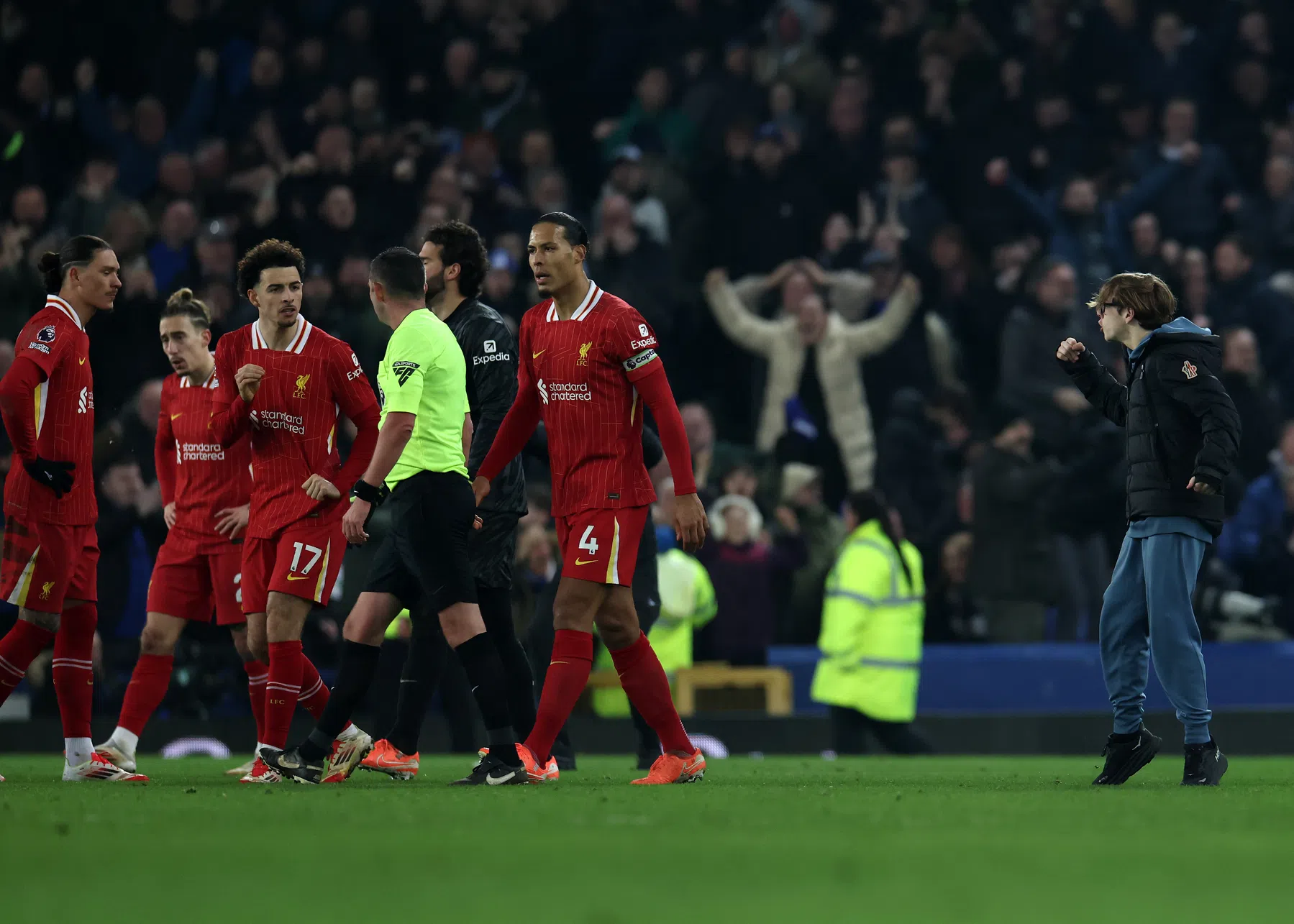 Everton houdt Engelse titelstrijd open: 'Er is nog een grote horde voor Liverpool'