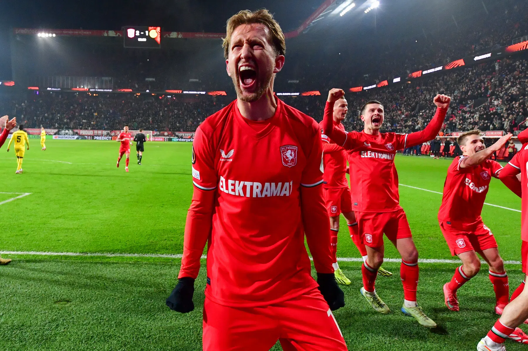 Slordig FC Twente eindigt met grote glimlach tegen Bodø/Glimt