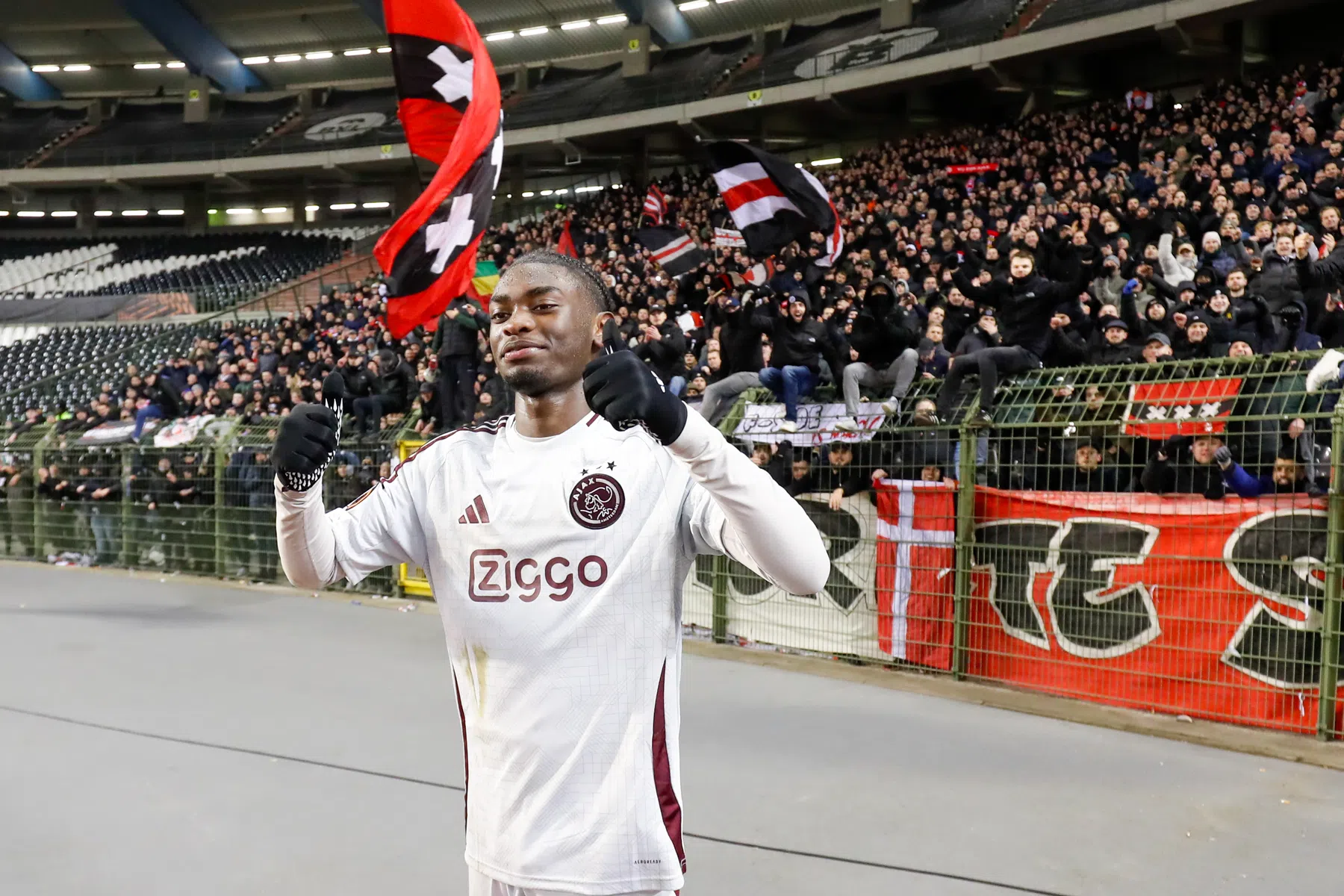 Ajax op Rapport: Mokio blinkt uit in elftal met uitblinkers