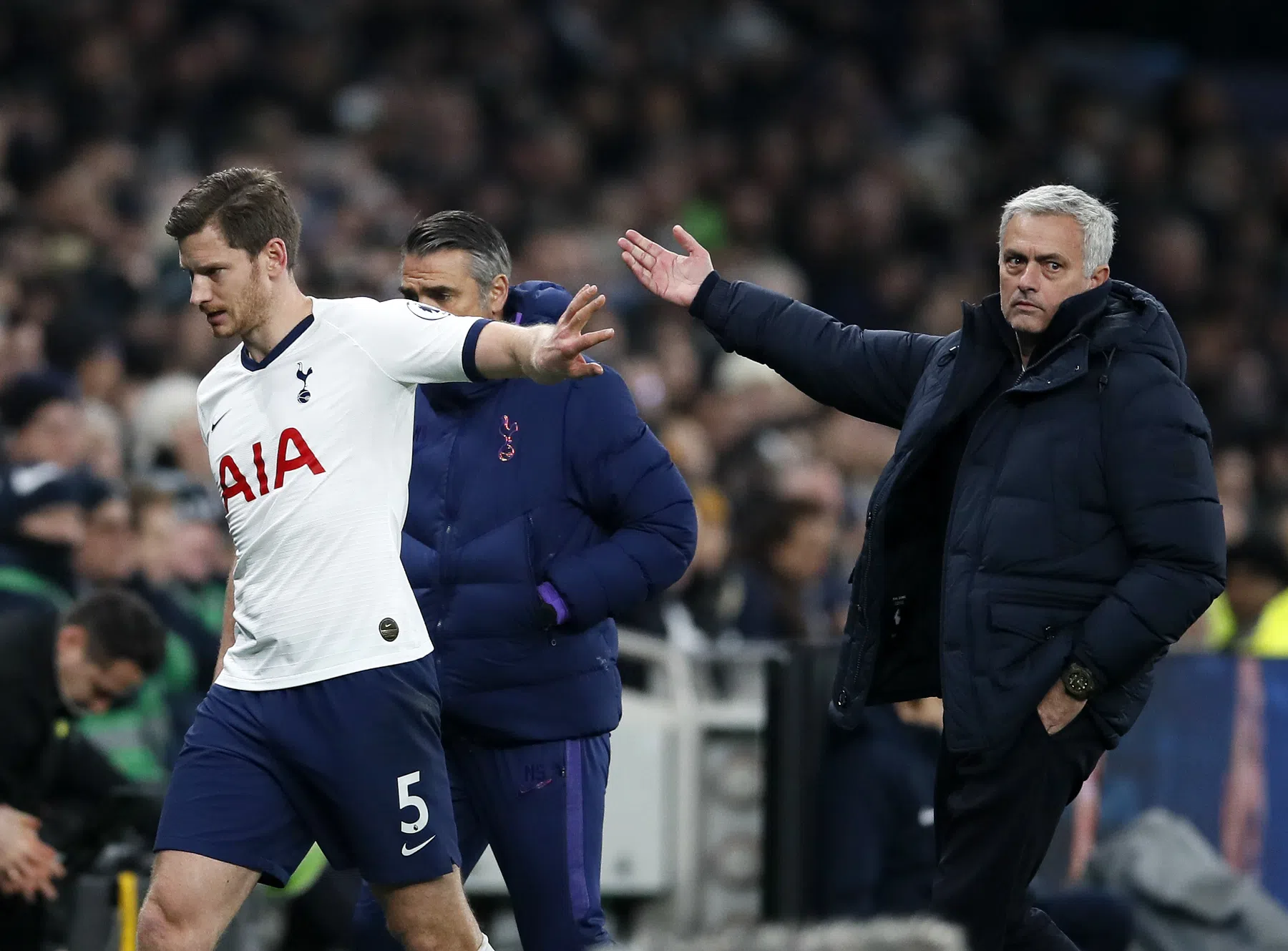 Mourinho blij met cadeautje Vertonghen, Anderlecht klaagt over arbitrage