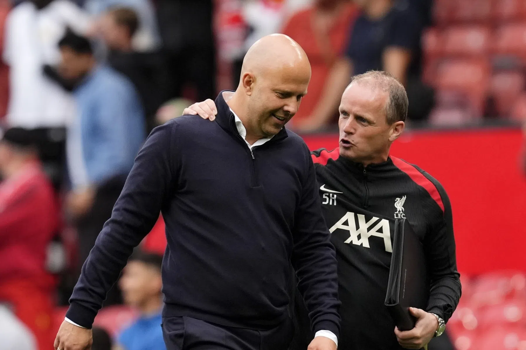 FA klaagt Slot en Hulshoff aan na Merseyside Derby