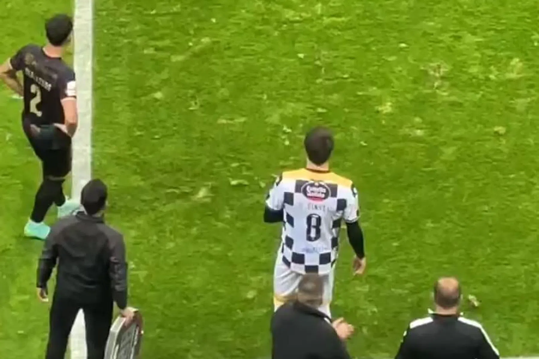 Van Ginkel luidt rentree na 271 dagen als profvoetballer in met nederlaag