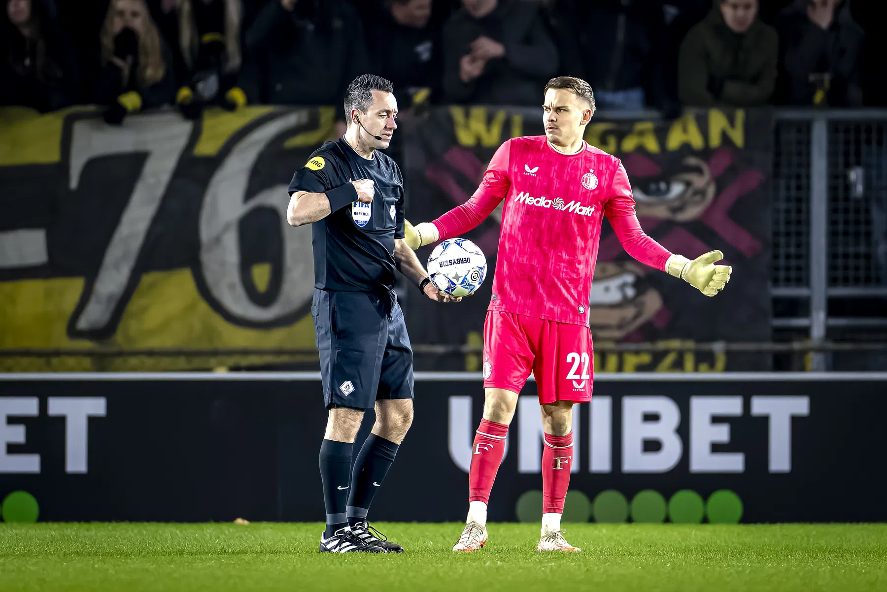 Higler geeft uitleg bij penaltysituatie NAC-Feyenoord en het bijbehorende protocol
