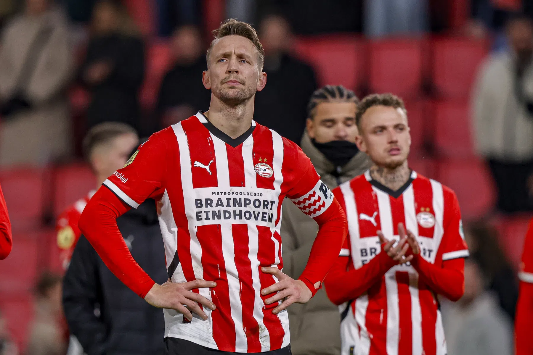 De Jong na puntenverlies PSV: 'Keer op keer omgaan met tegenslag is zwaar'