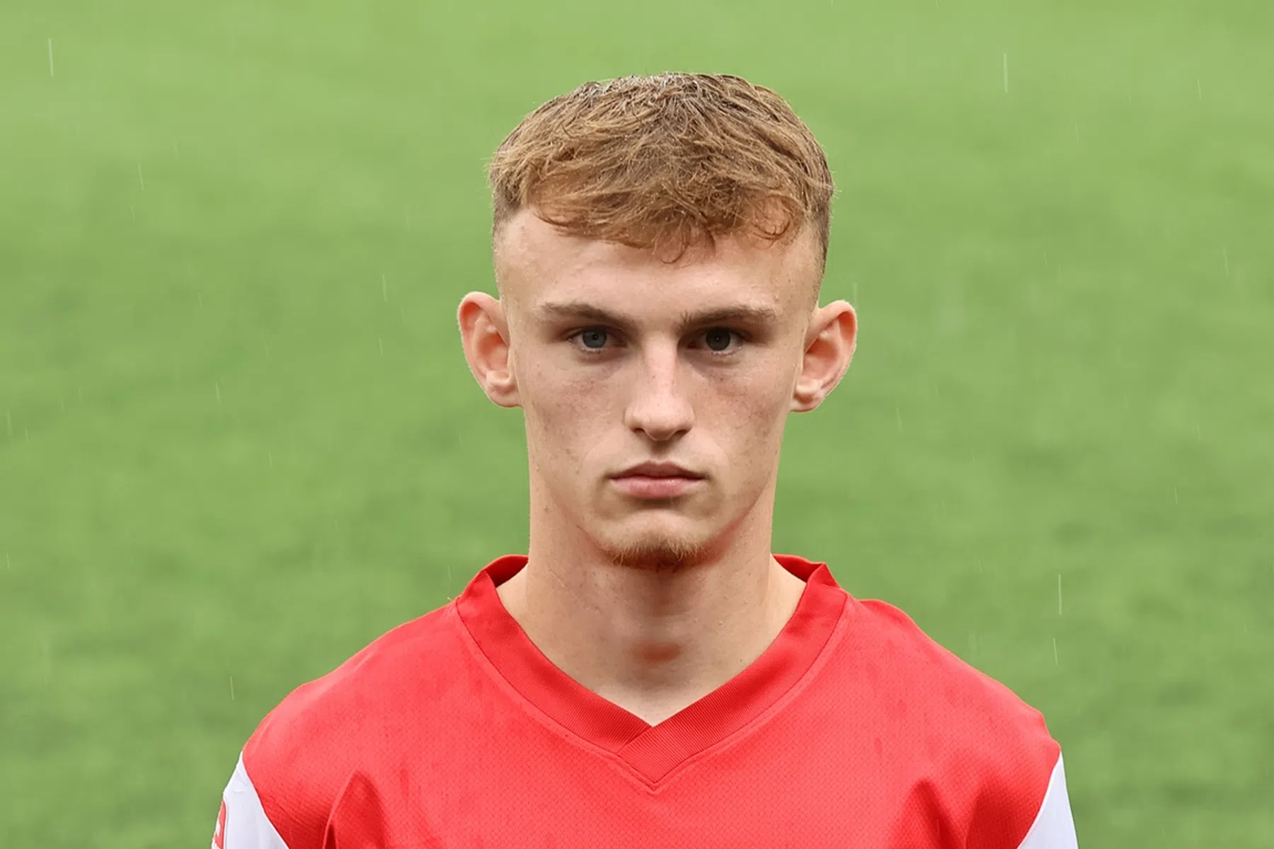 Jonge Hofland glundert: 'Worden bij ons verdedigers gekweekt'