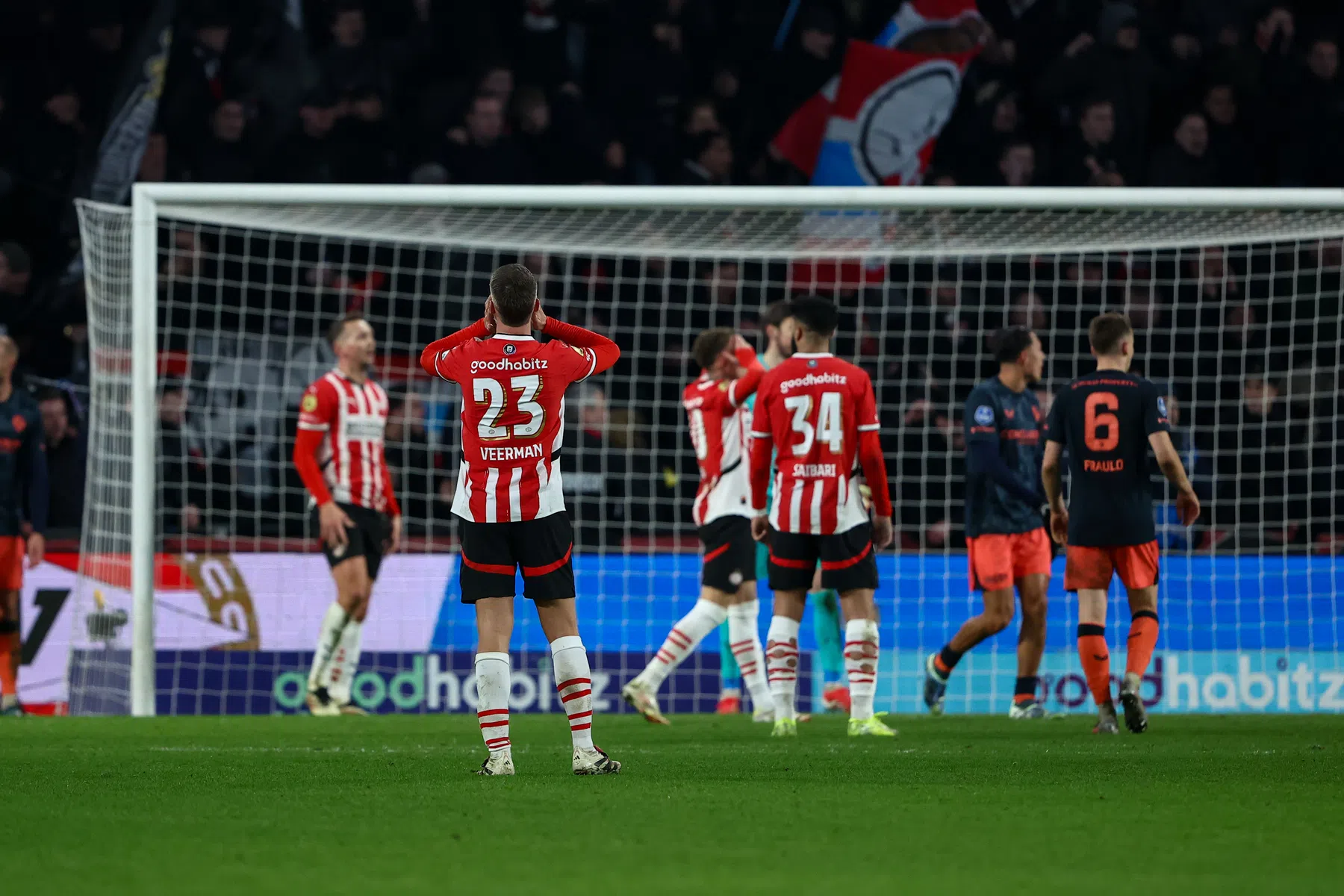 PSV gekraakt: 'Kan me niet heugen dat ik ooit zo'n instorting heb gezien'