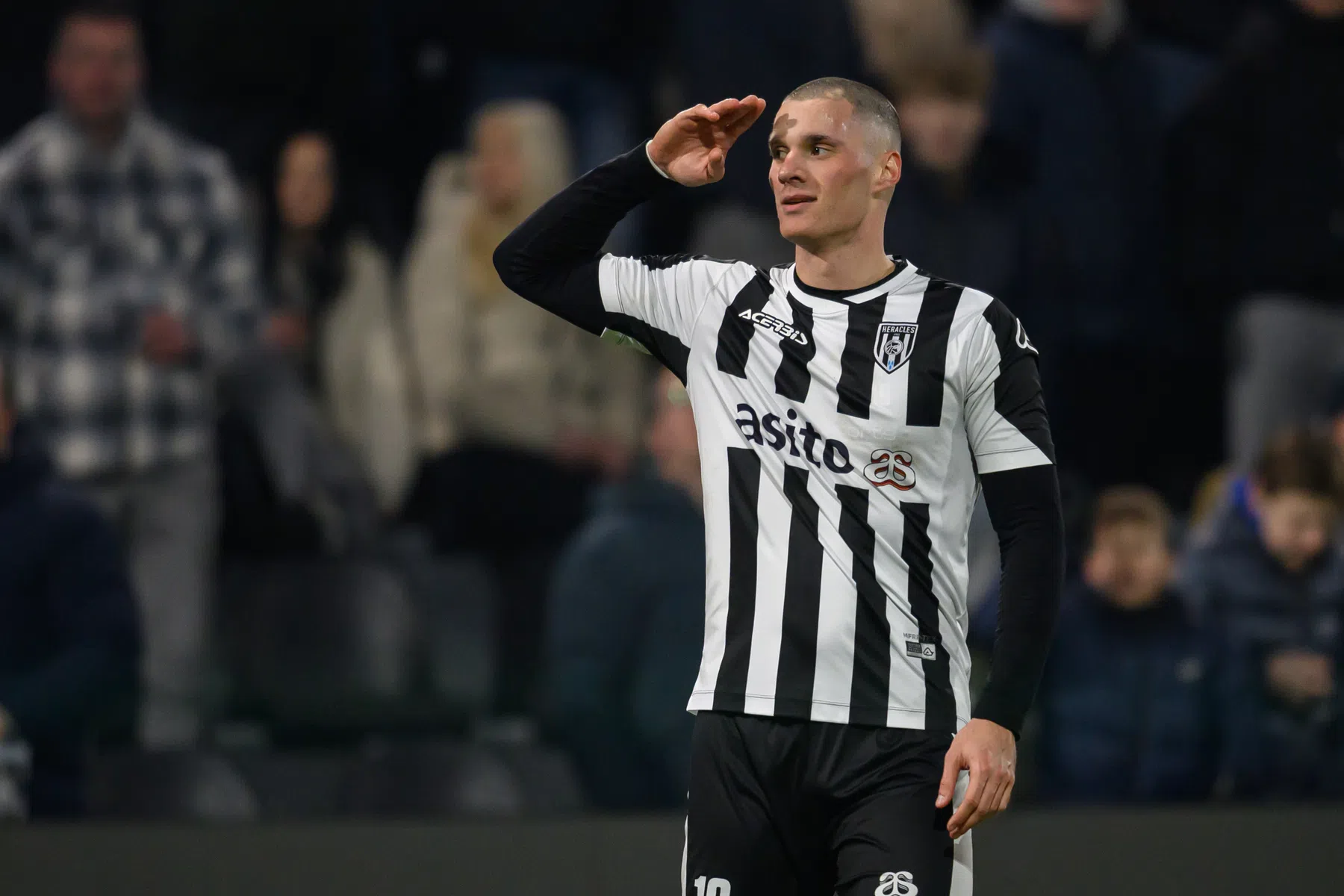 Ajax is gewaarschuwd: Heracles heeft zijn wapen terug