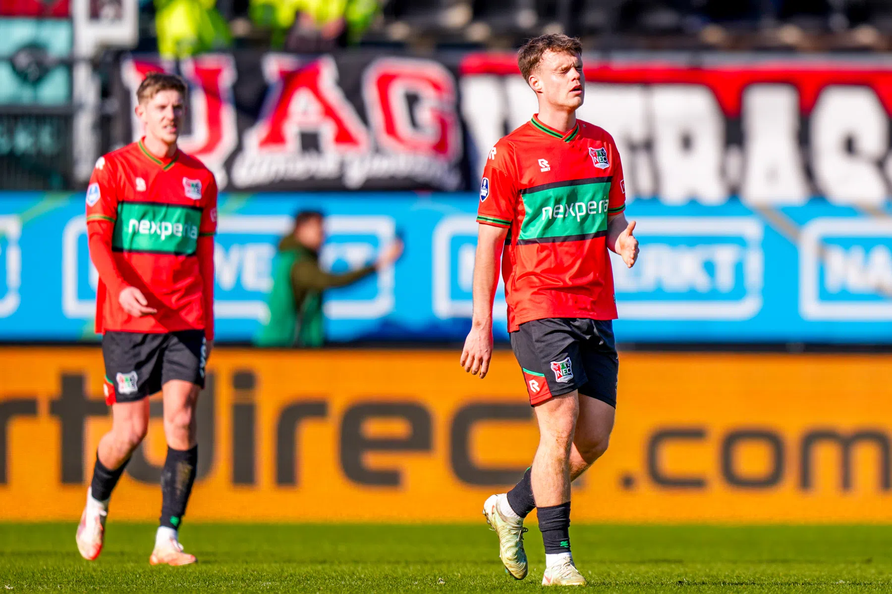 Controversiële goal en late gelijkmaker helpen NEC aan punt 