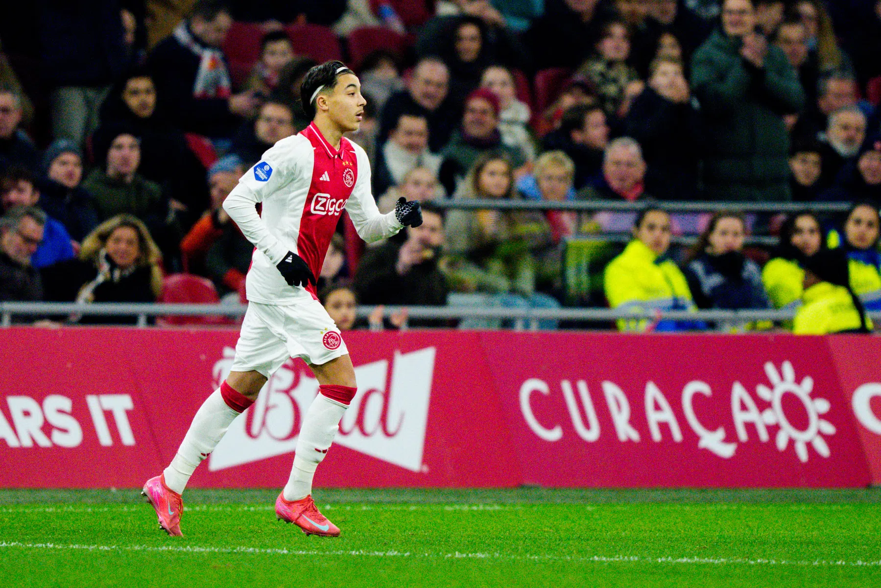 Bounida straalt na debuut voor Ajax: 'Hier stopt het niet'