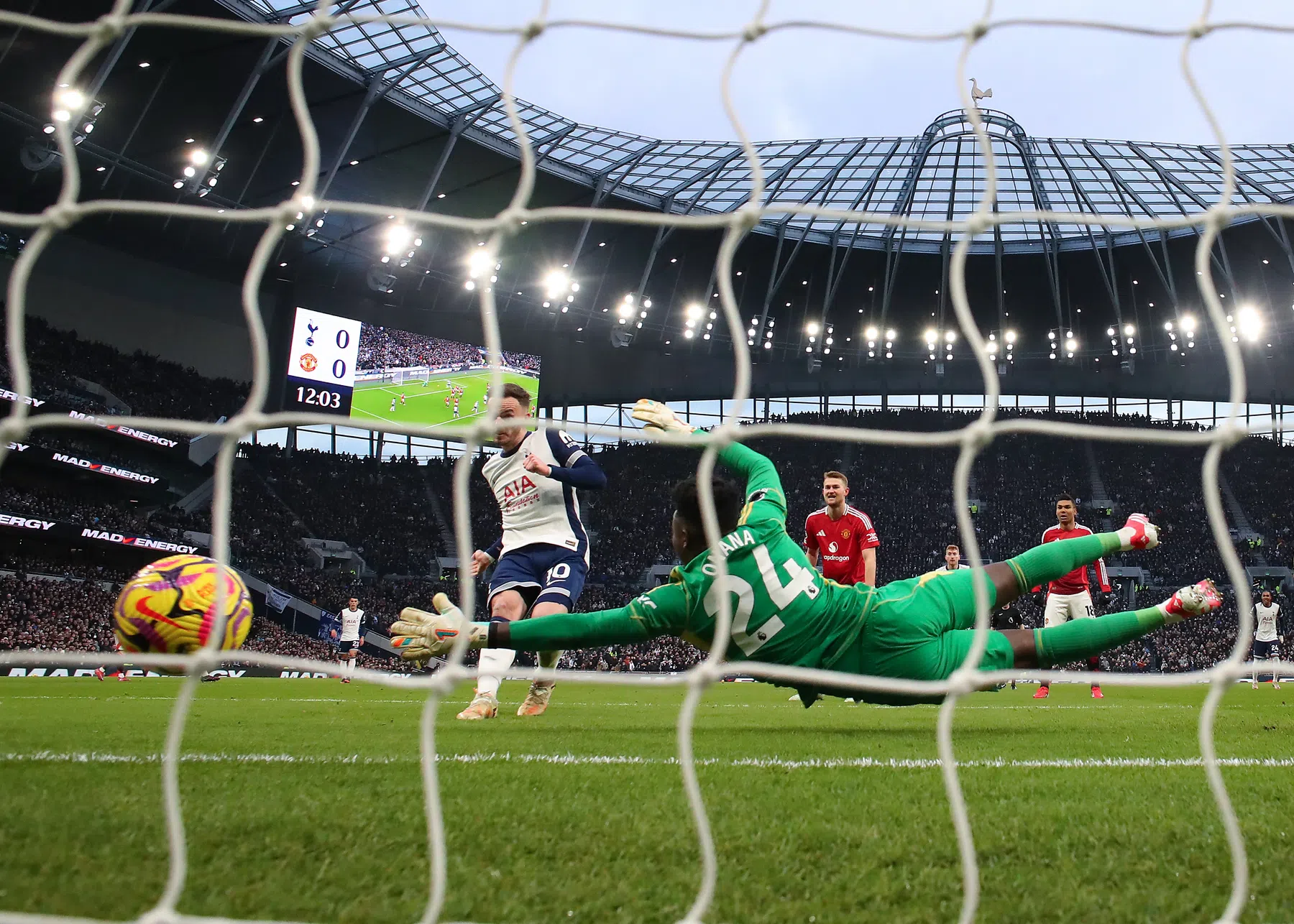 Uitgedund Man Utd gaat ook in duel der dolende topclubs onderuit