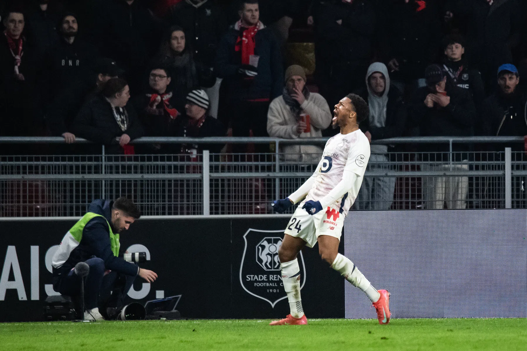 Scorende Akpom dankzij late goal alsnog verlost van frustratie