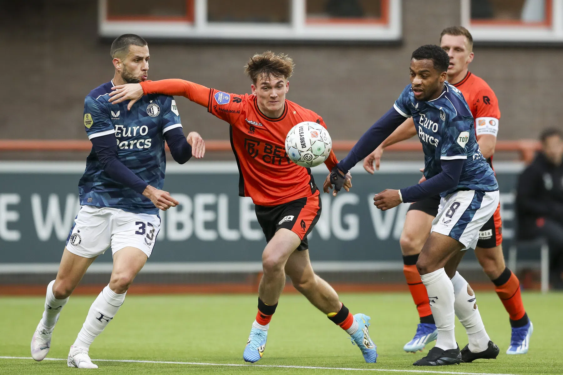 Nieuwe aanvoerder Hancko steekt Timber hart onder de riem