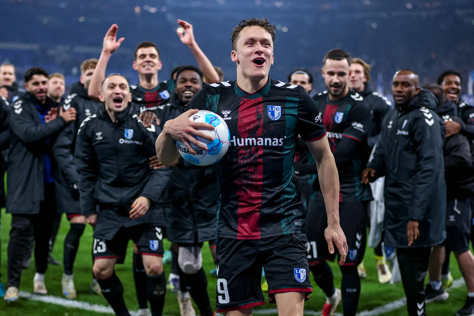 Twijfels bij Ajax, nu topscorer in Duitsland: 'Knikkende knietjes heb ik nooit'