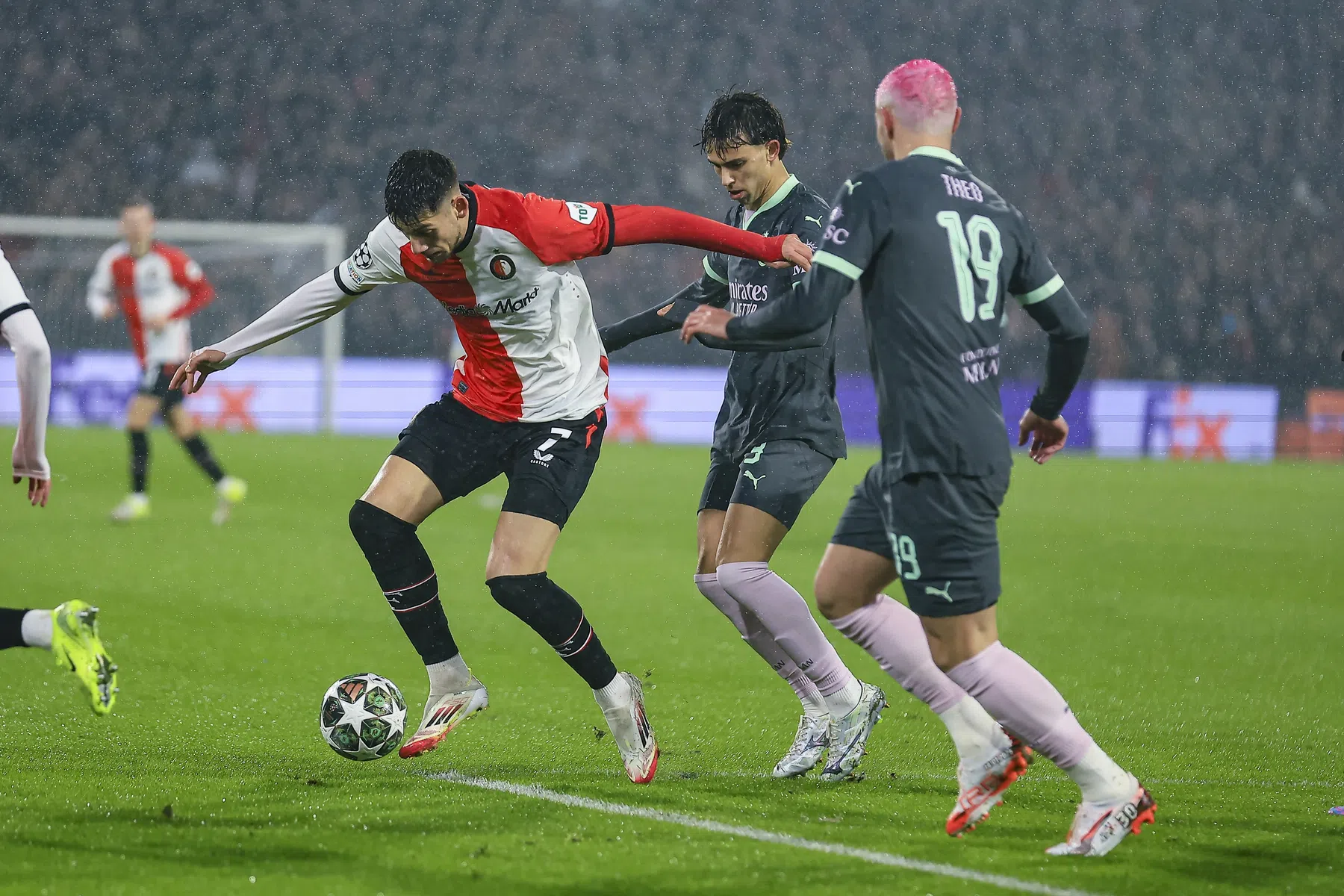 Moder vol vertrouwen richting AC Milan: 'Kunnen ook winnen in Milaan'