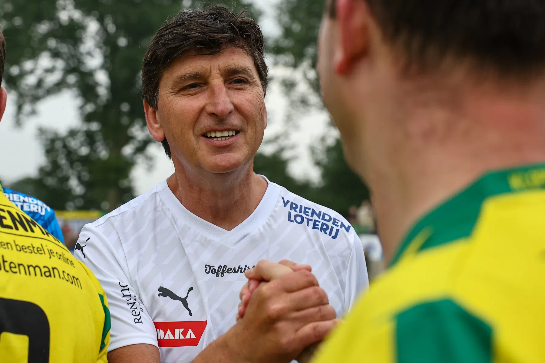 Nilis voor het eerst na horrorblessure terug op Villa Park: 'Ik heb echt genoten'