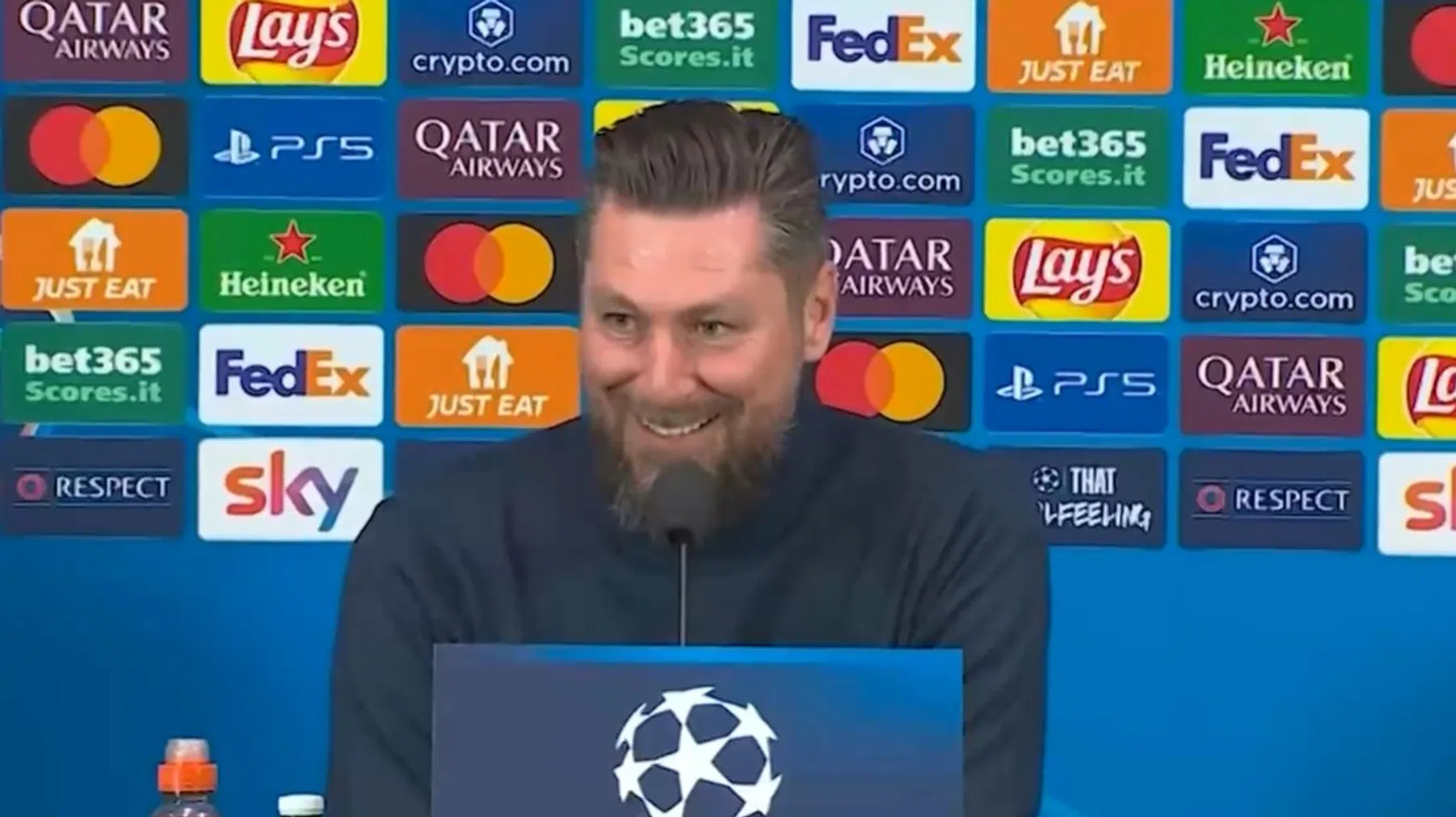 Bosschaart grapt over afmaken seizoen bij Feyenoord: 'Fluister ik straks even in'