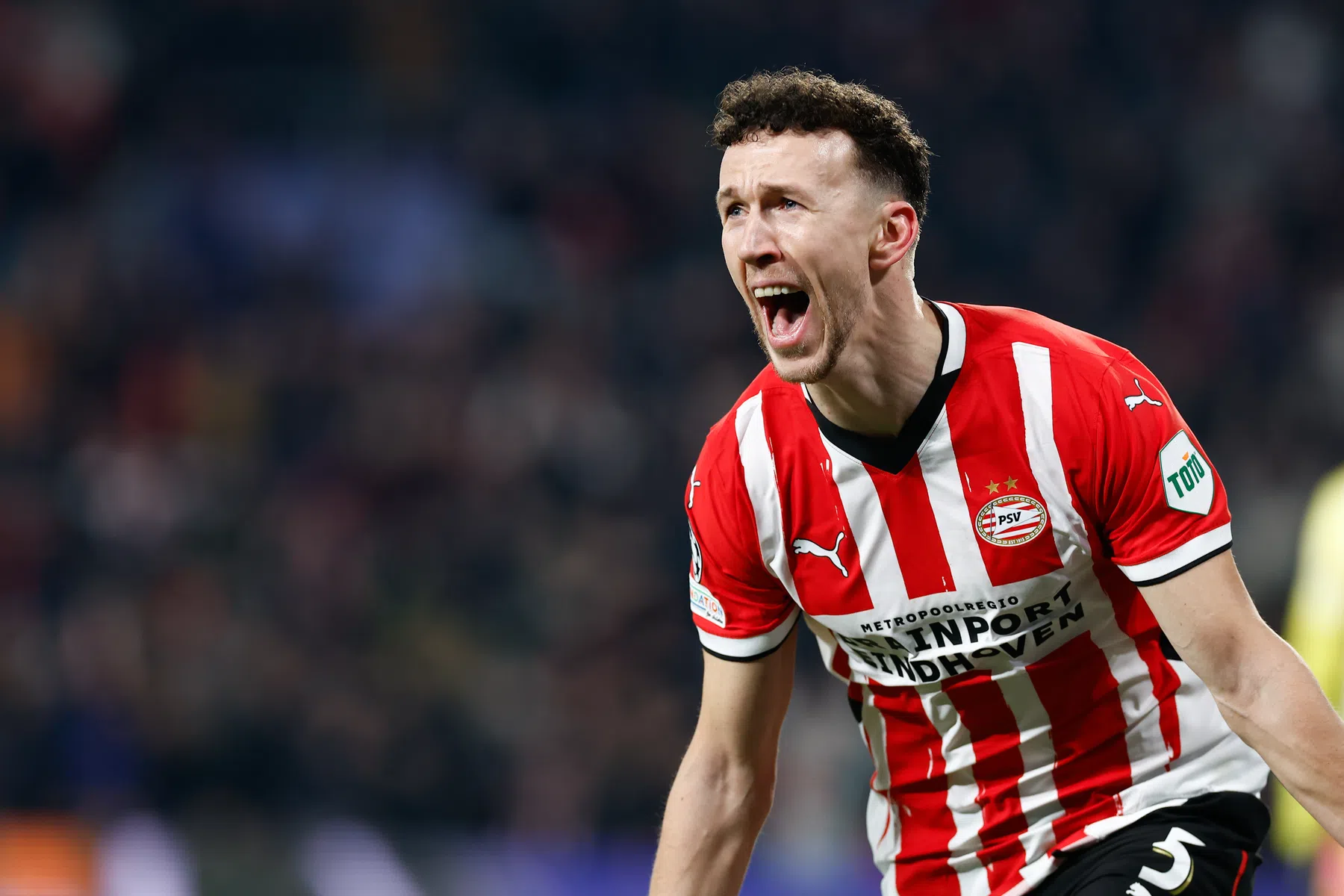 Extase in Eindhoven: PSV moet tot het gaatje maar stunt tegen Juventus