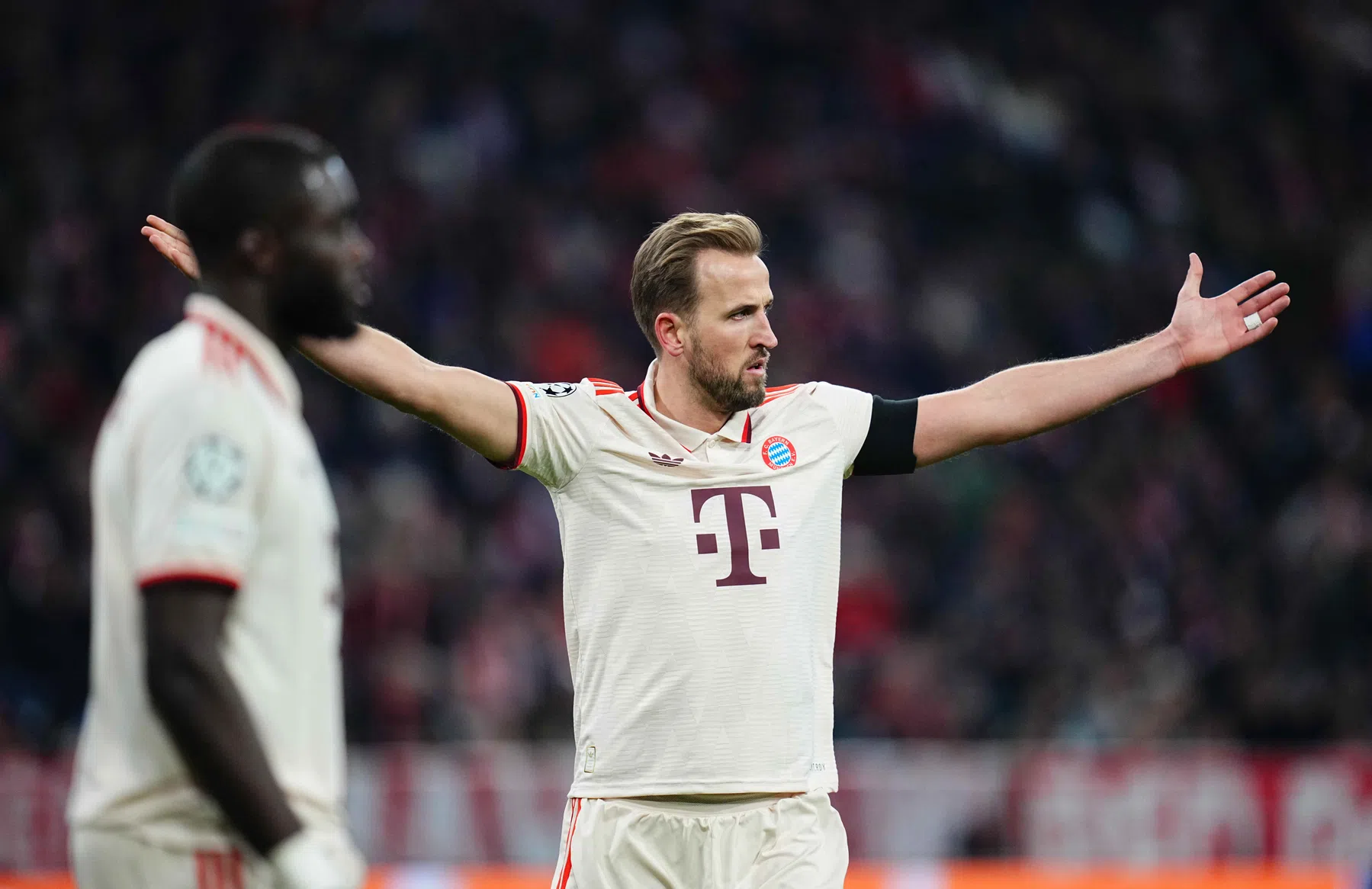 Zorgen bij Bayern om blessure Kane en huidige vorm: 'Er is geen speelplezier' 
