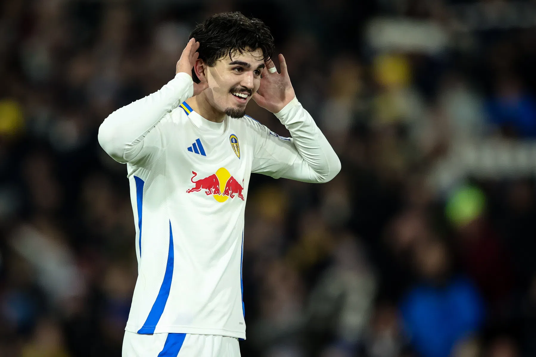 Struijk beloont Leeds-fan die zich bezeerde na late goals