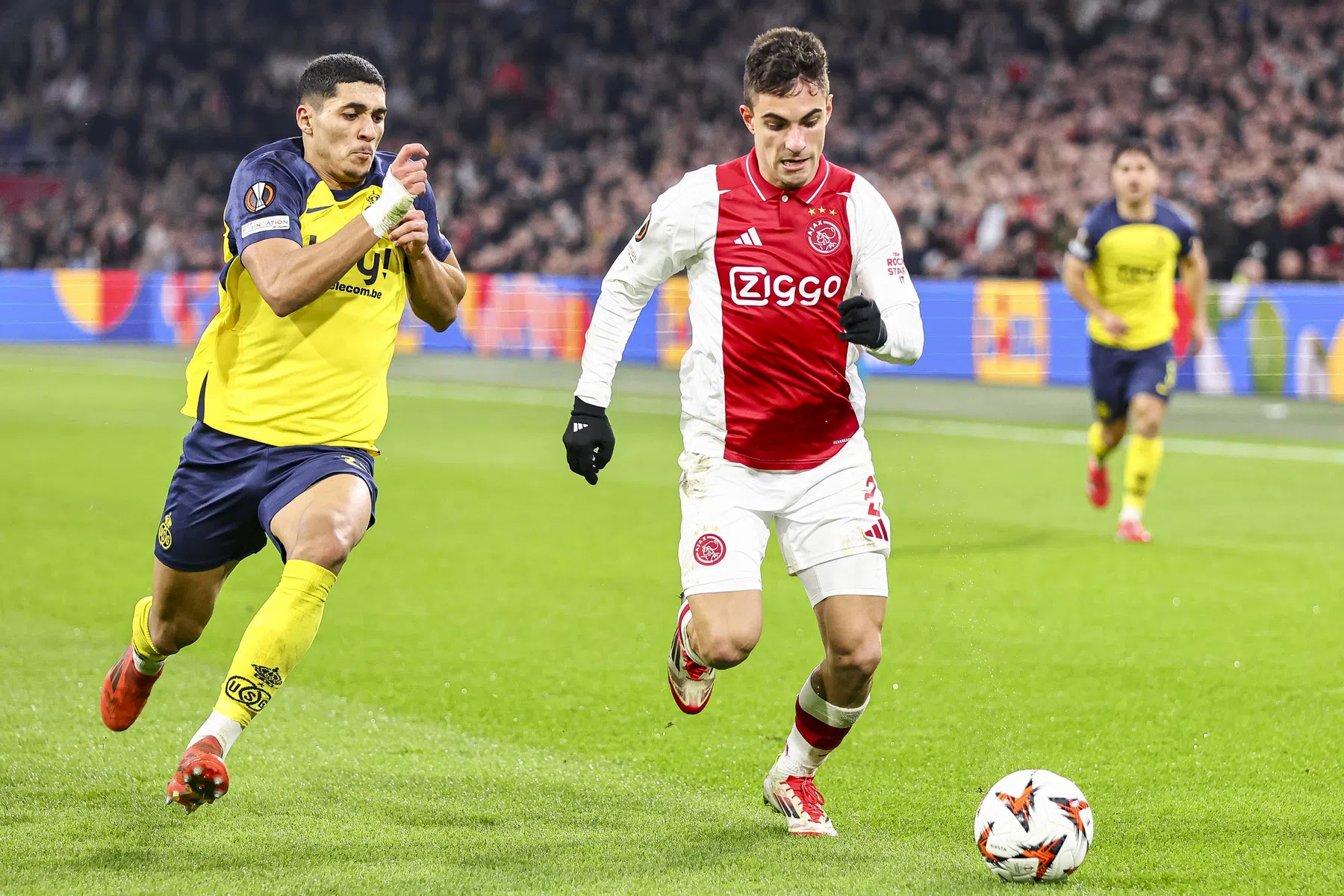 Ajax op Rapport: Pasveer en Taylor blinken uit, offday Klaassen en Rosa