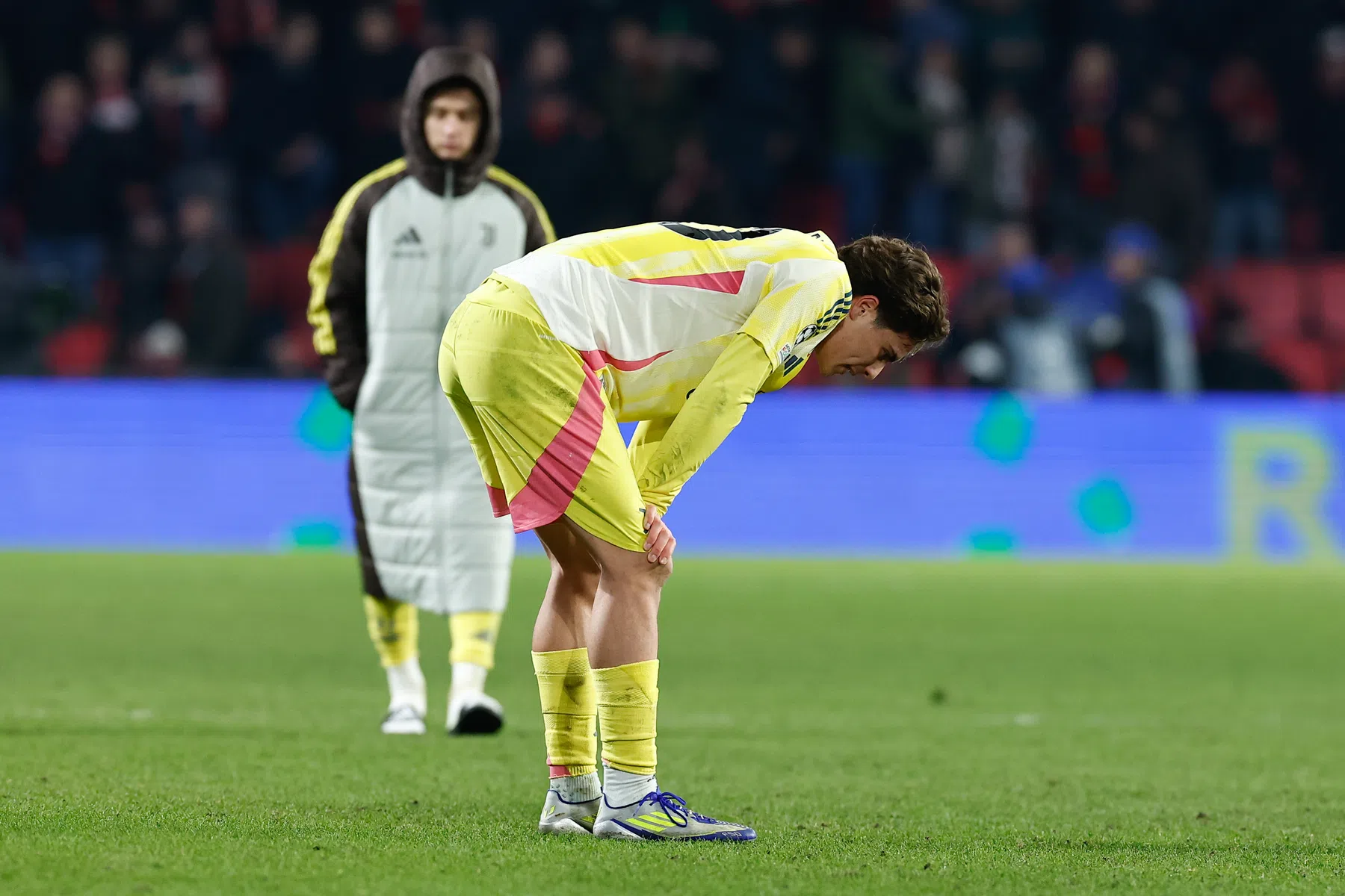 Media zien begrafenis van het Italiaanse voetbal in Eindhoven