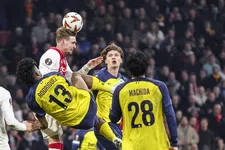 Thumbnail for article: Belgische media spreken van bizarre beslissing in slotfase Ajax-Union