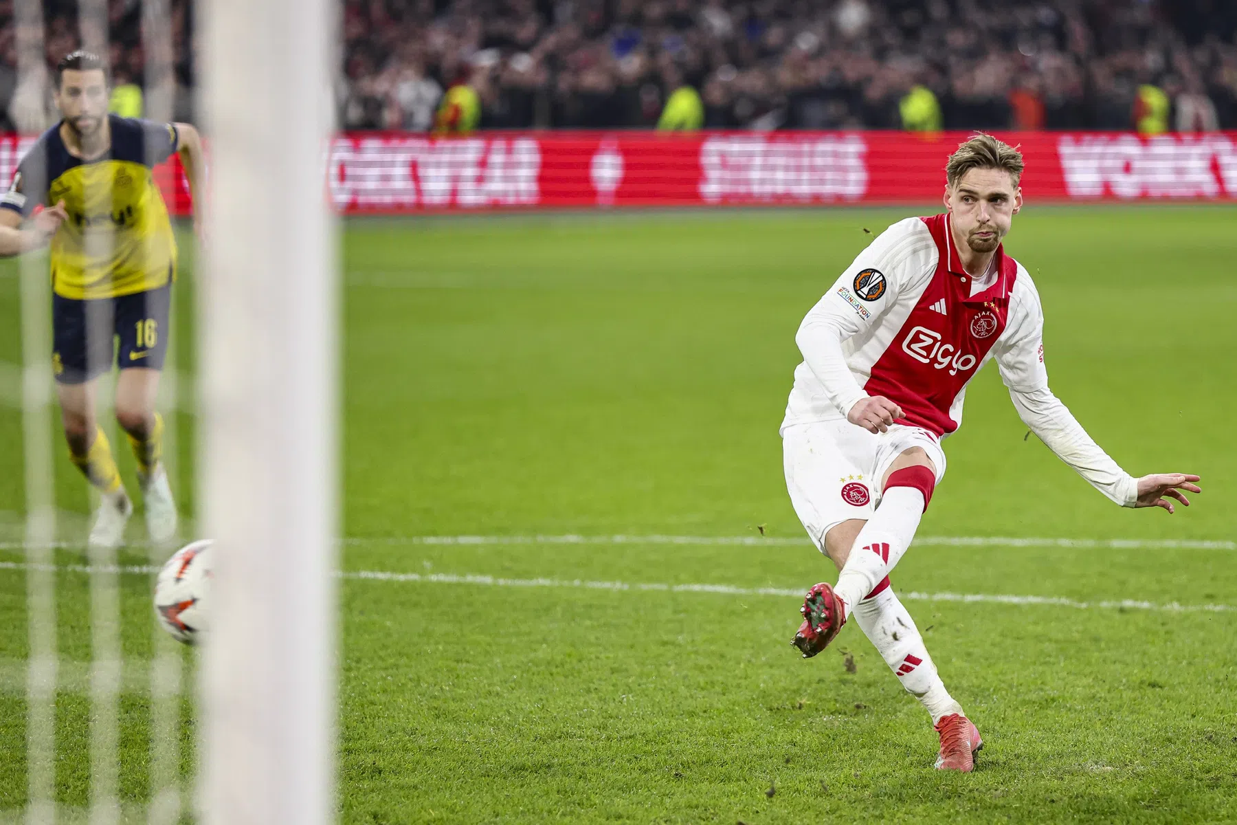 Ajax in cijfers: Taylor en Pasveer beslissend in zwaar voetbalgevecht