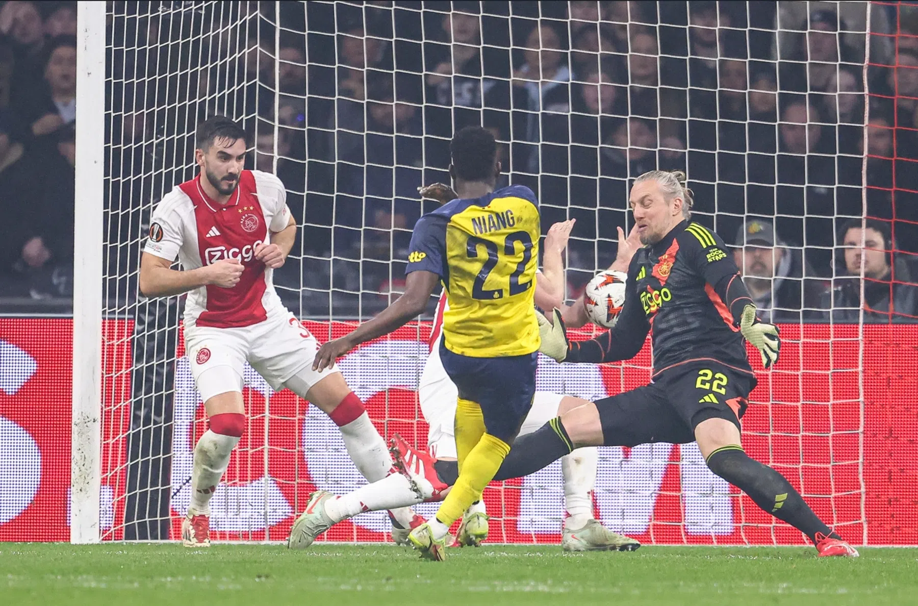 Pasveer trots na 'lelijke overwinning': 'Samen kunnen we veel bereiken'