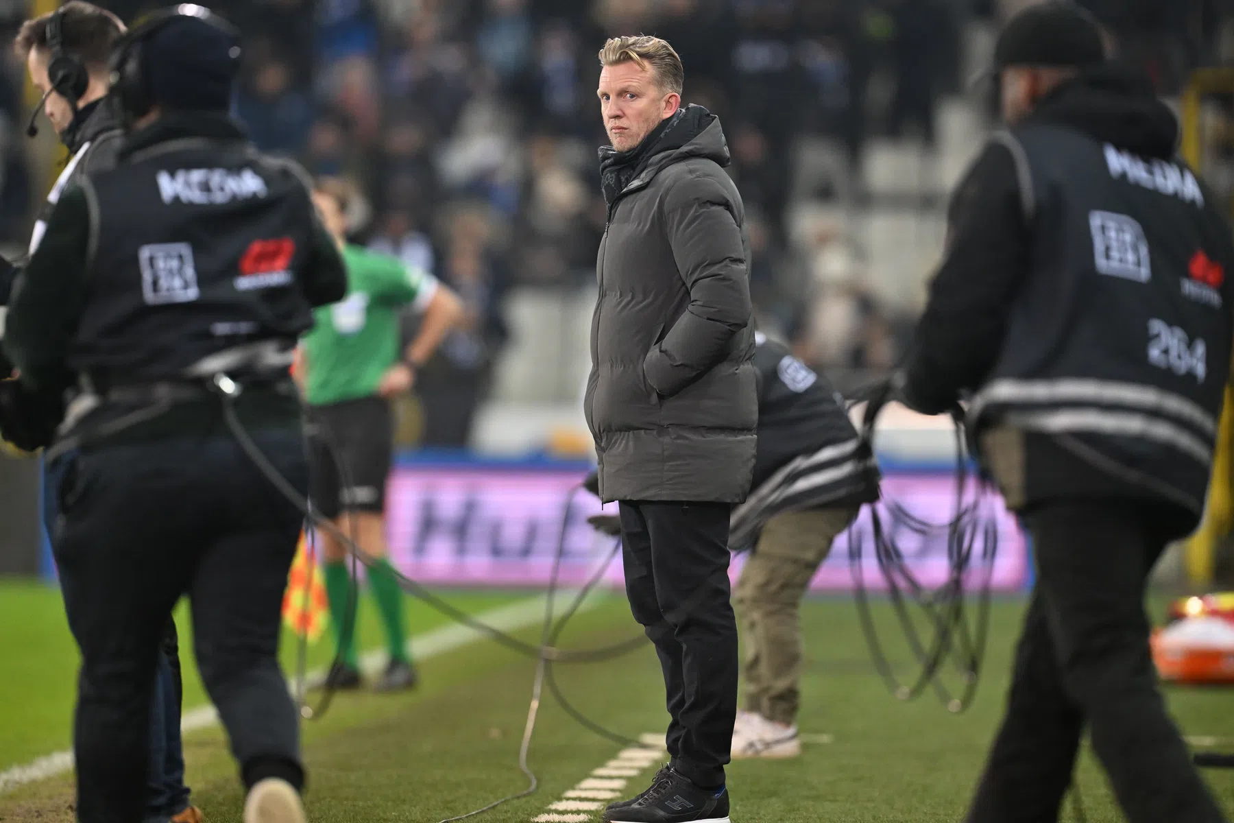 Kuijt laat dure punten liggen in strijd om lijfsbehoud tegen tiental van Dender