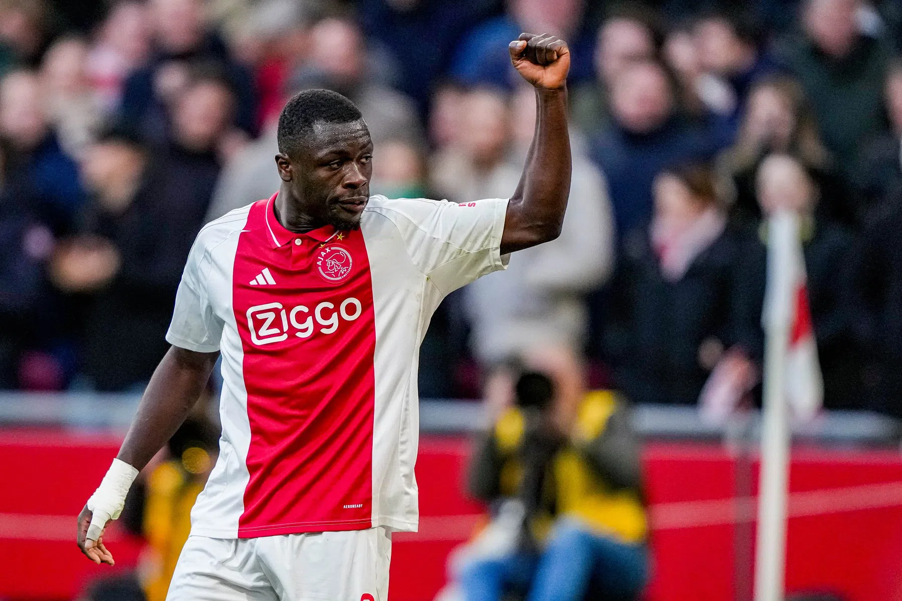 Farioli moet basiself Ajax nóg een keer wijzigen: geen Pasveer tegen Go Ahead 