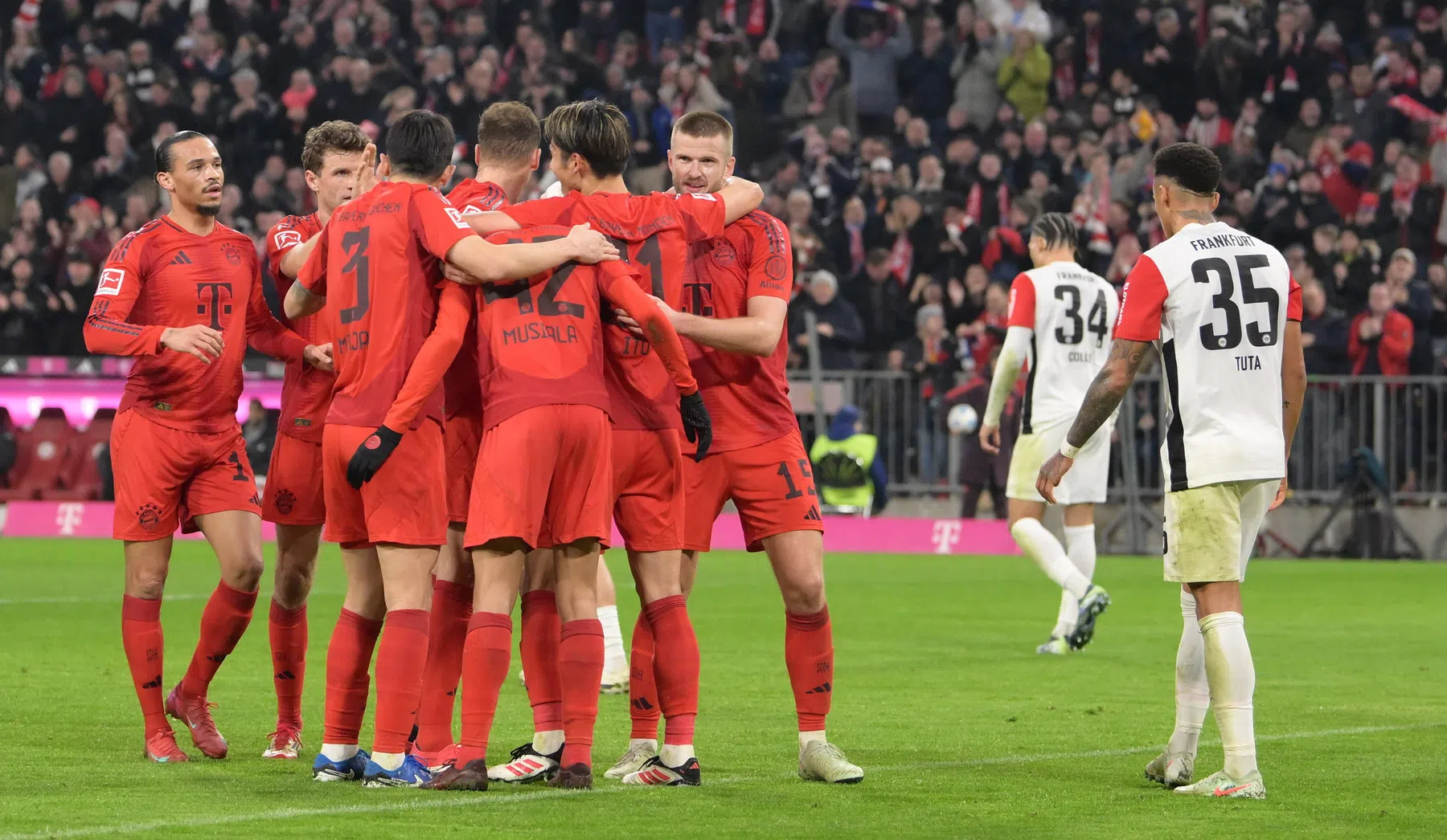 Bayern trakteert Eintracht Frankfurt op eerste Bundesliga-nederlaag van 2025