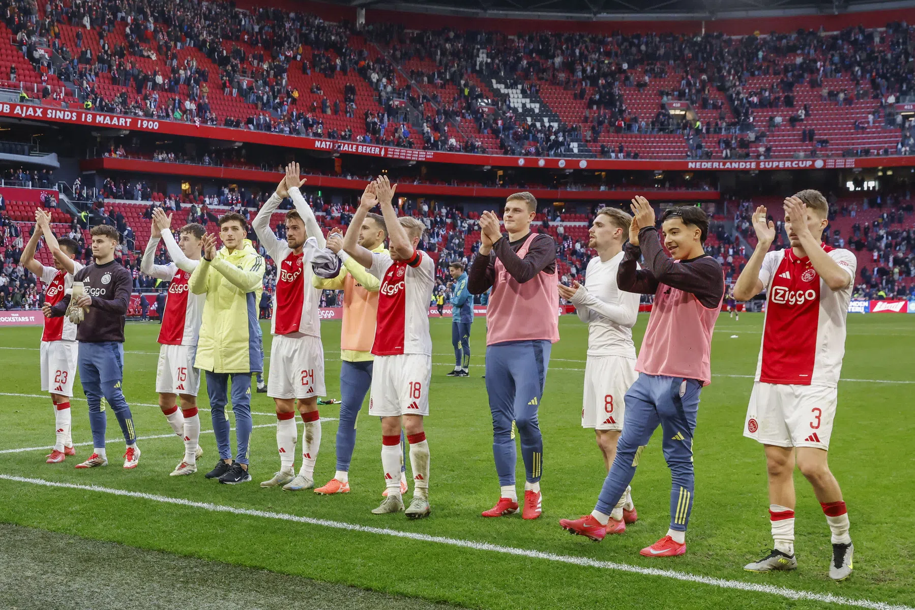 Perez adviseert Ajax zich nog niet rijk te rekenen: 'Maar PSV is aan zet'