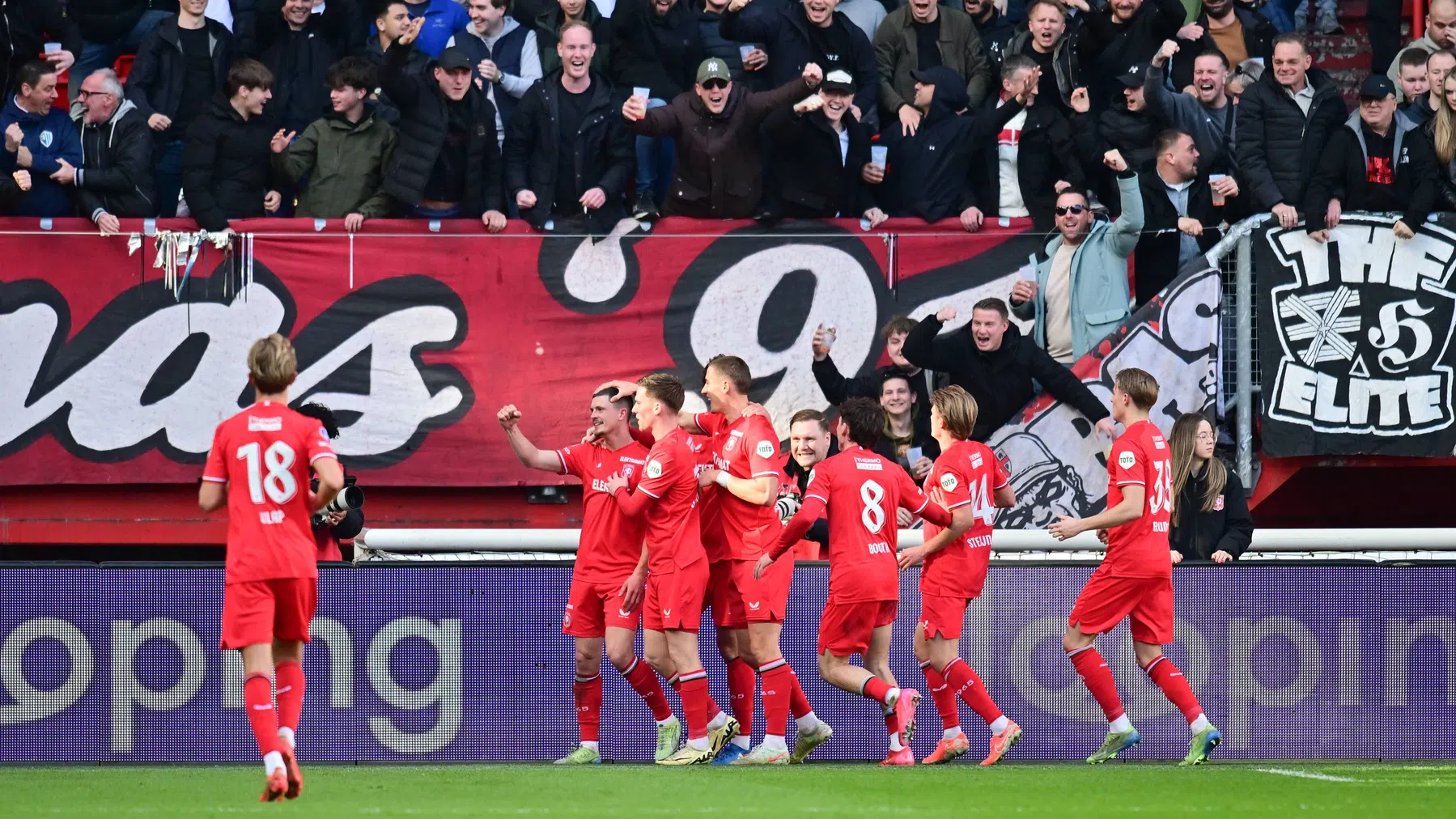 FC Twente spoelt Noorse kater weg tegen NEC en nadert Feyenoord
