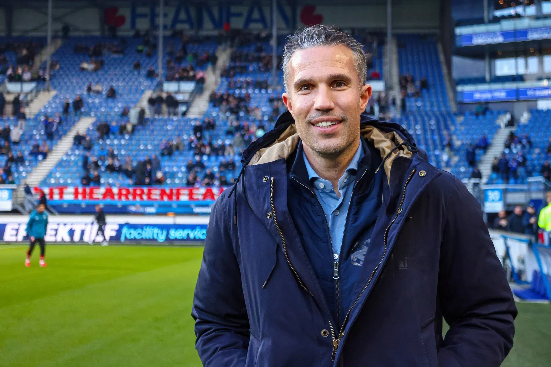 Van Persie niet eens met Van Basten: 'Dan doe je Heerenveen-spelers tekort'