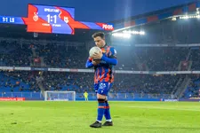 Thumbnail for article: 42, 42, 42, 42: Zwitserland stevent af op krankzinnige apotheose