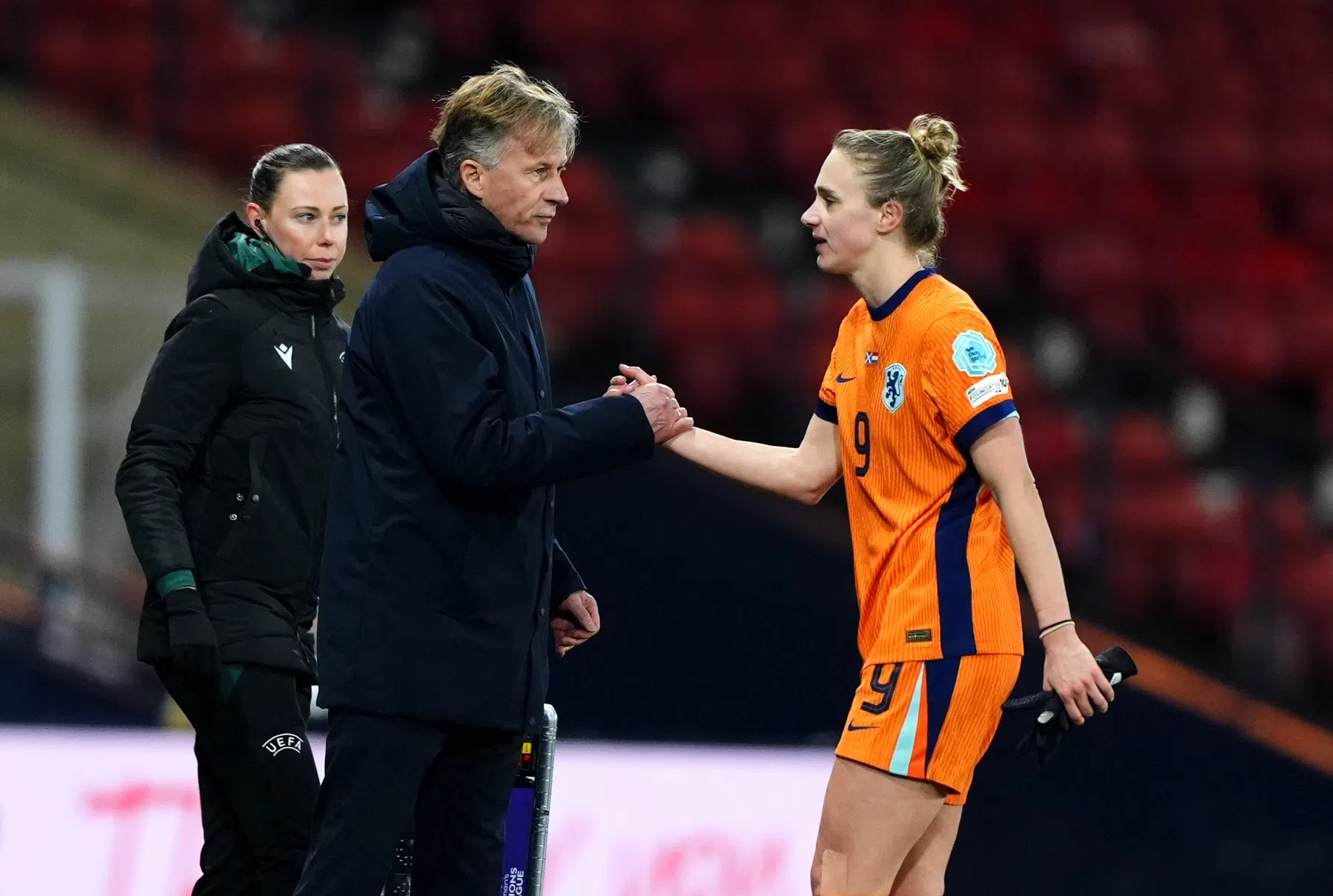 Oranje draait achterstand om en boekt nipte zege op Hampden Park