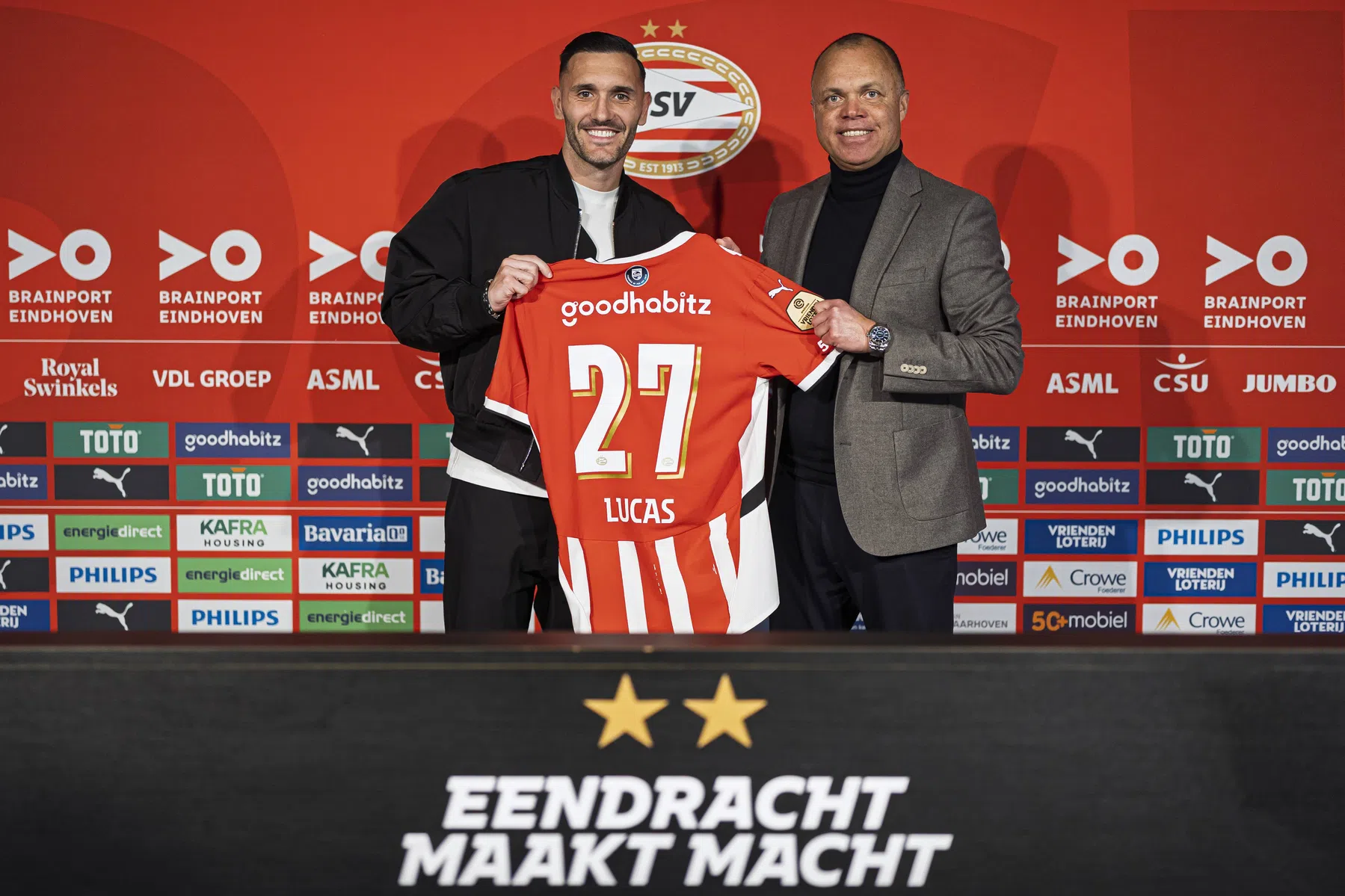 PSV-spits Pérez deelt heftig verhaal: 'Mijn ouders lieten me in de steek'