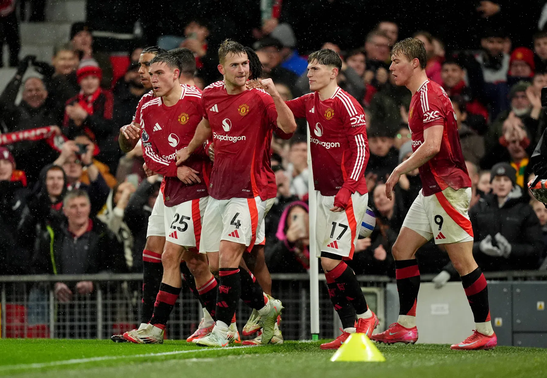 Tiental United wint met scorende De Ligt, Arsenal laat weer punten liggen