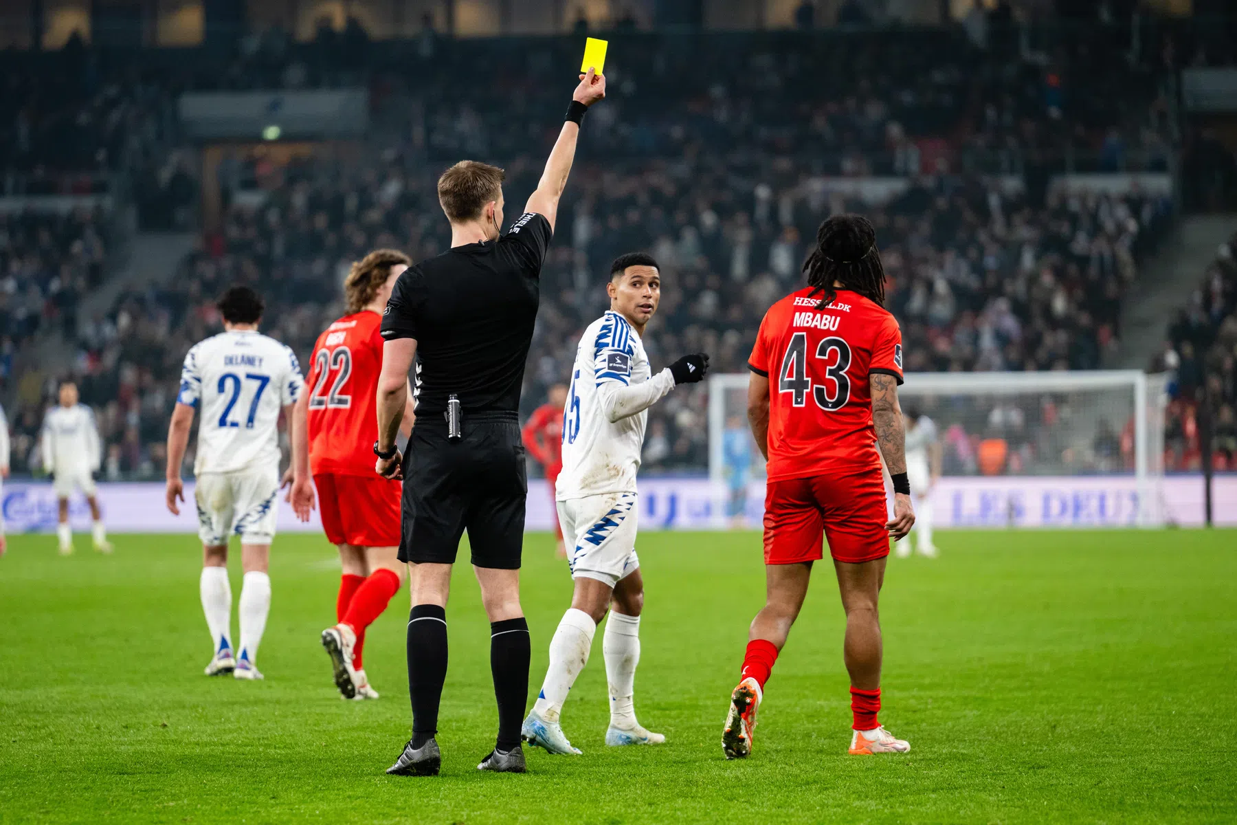 Feyenoord-huurling López maakt zich niet populair: 'Dat moet hij niet doen'