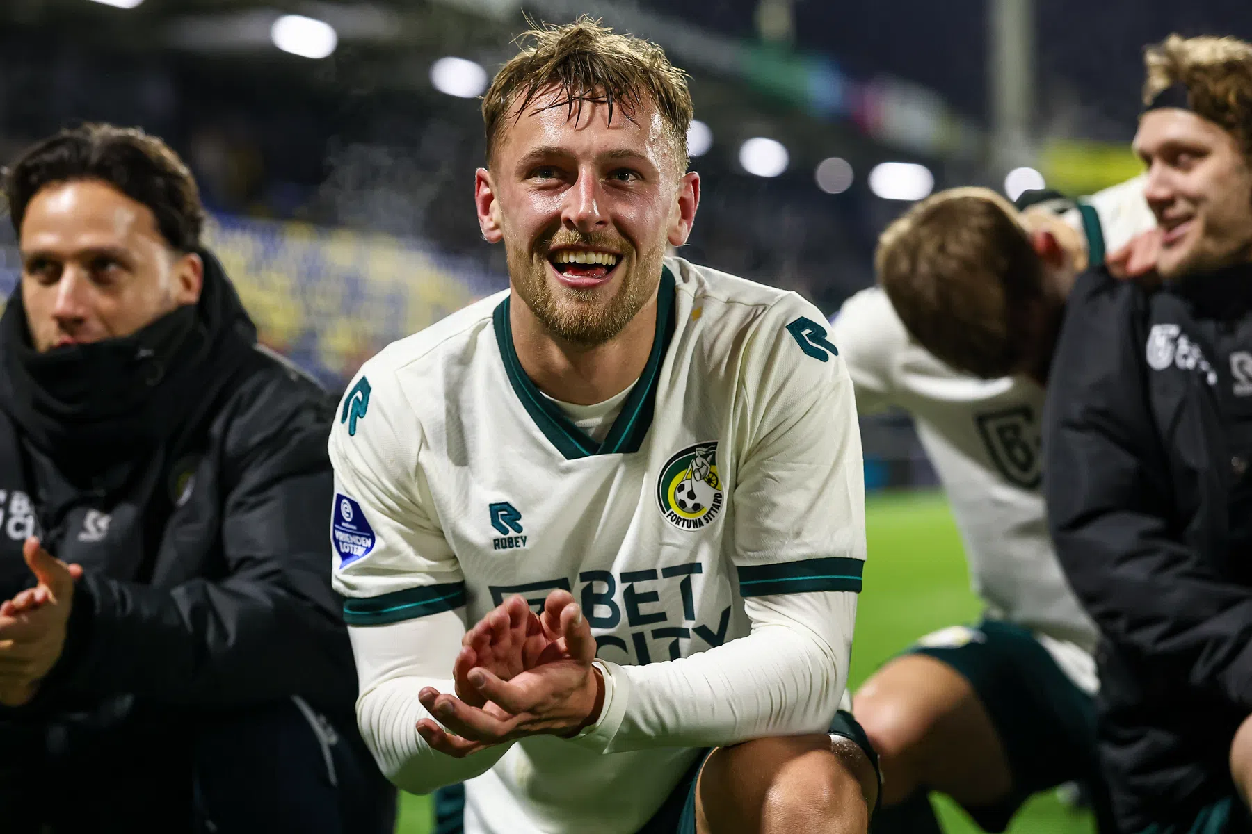 Sierhuis is na tien maanden blessureleed terug: 'Ik voel zoveel vreugde op het veld'