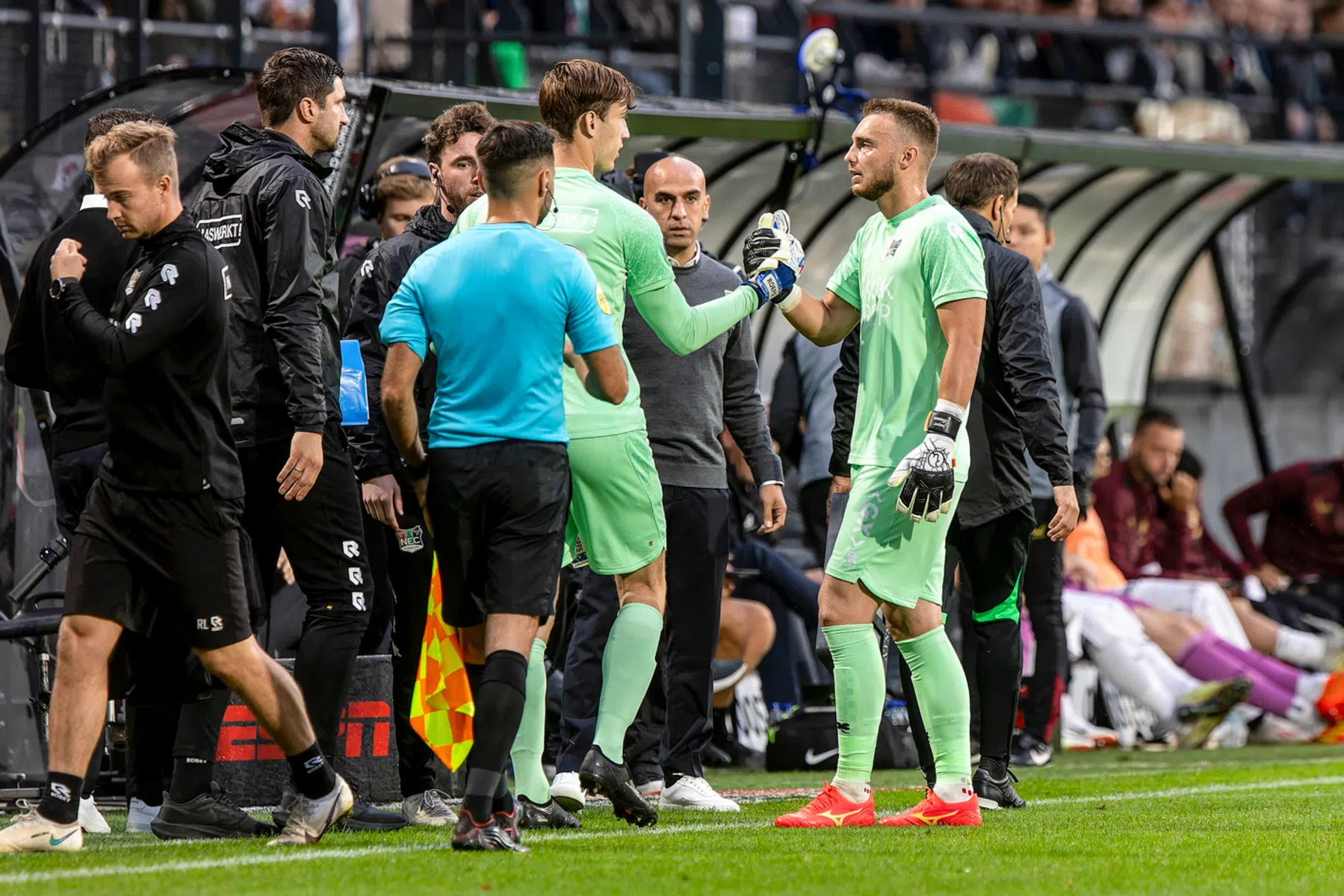 Roefs neemt voorbeeld aan Cillessen: 'Hij laat het er makkelijk uitzien'