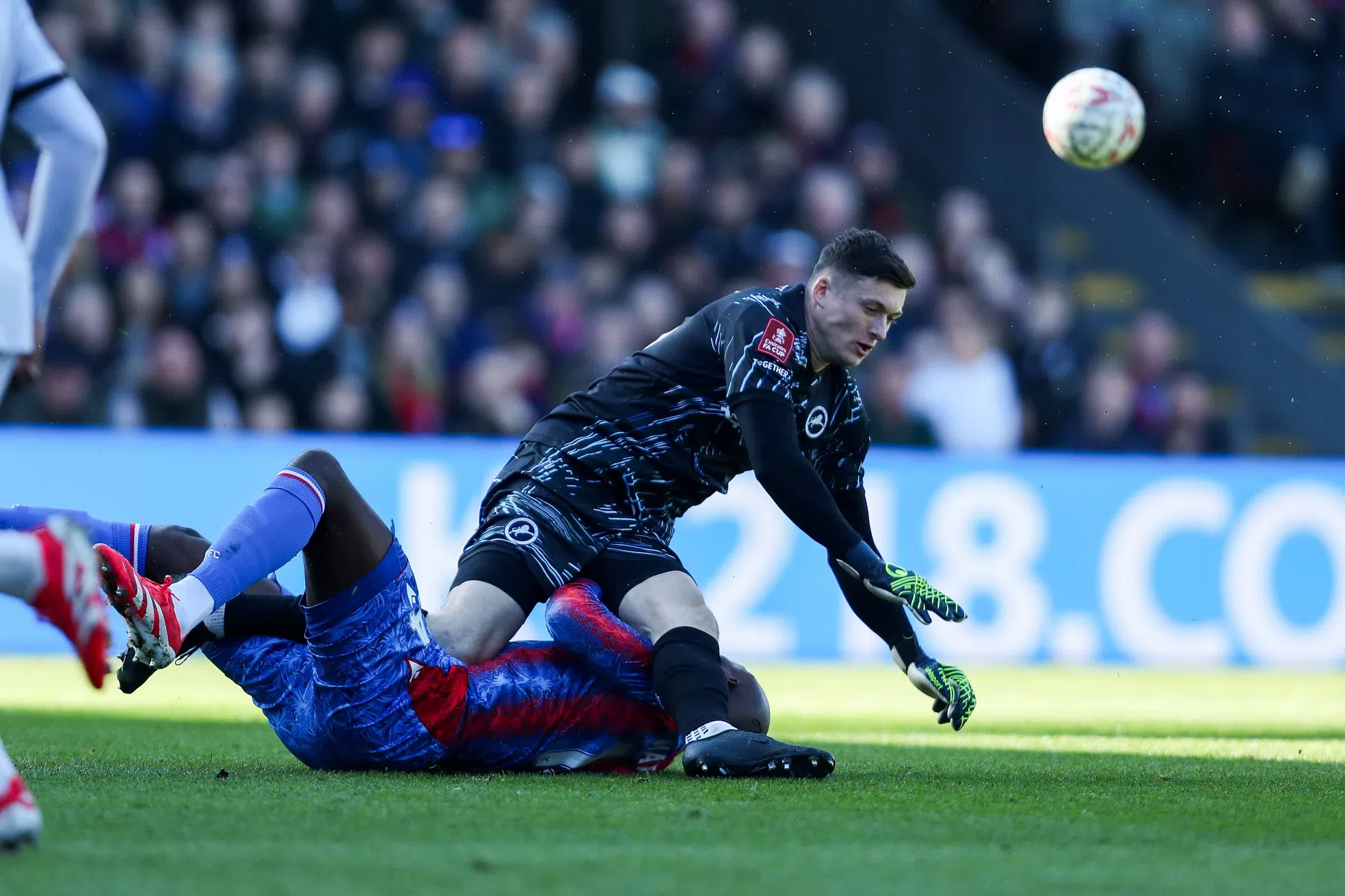 Schrik om Mateta na wild uitkomen met rood bestrafte Millwall-keeper