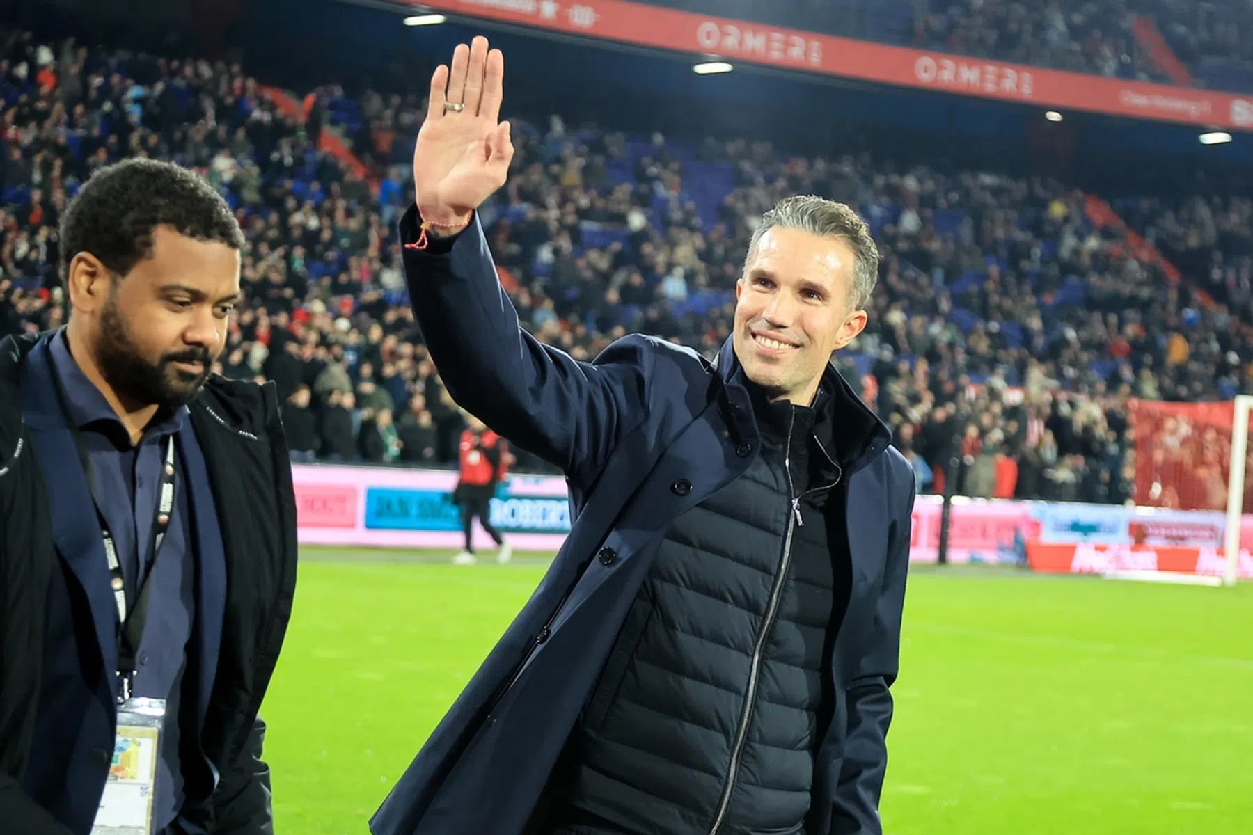 Van Persie luid toegezongen in De Kuip: 'Dit had ik niet verwacht'