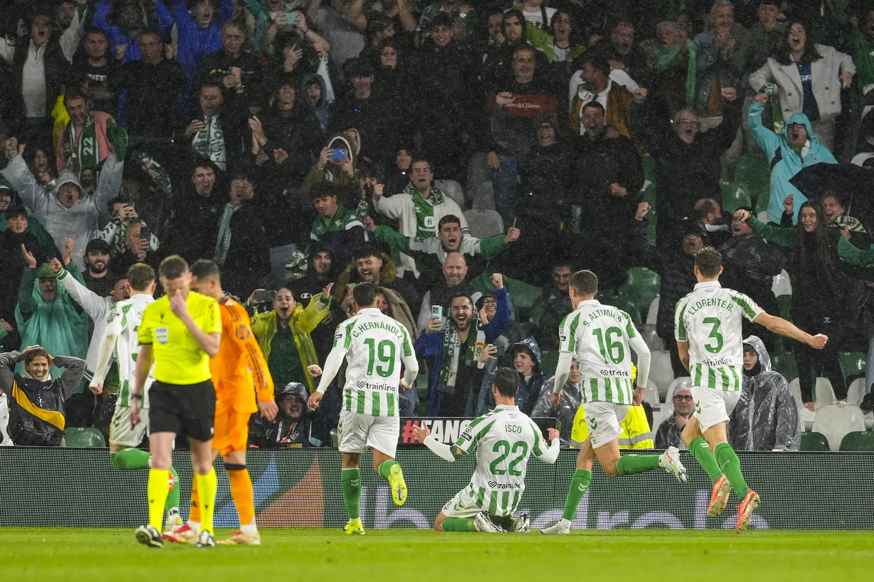 Opgebloeide Isco blinkt uit tegen Real: 'Ik heb sorry gezegd tegen de fans'