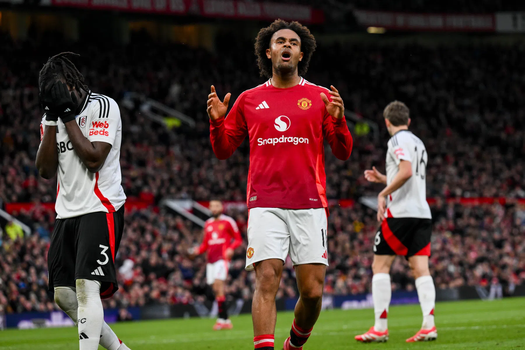 Man Utd na gemiste strafschop Zirkzee uit FA Cup tegen Fulham