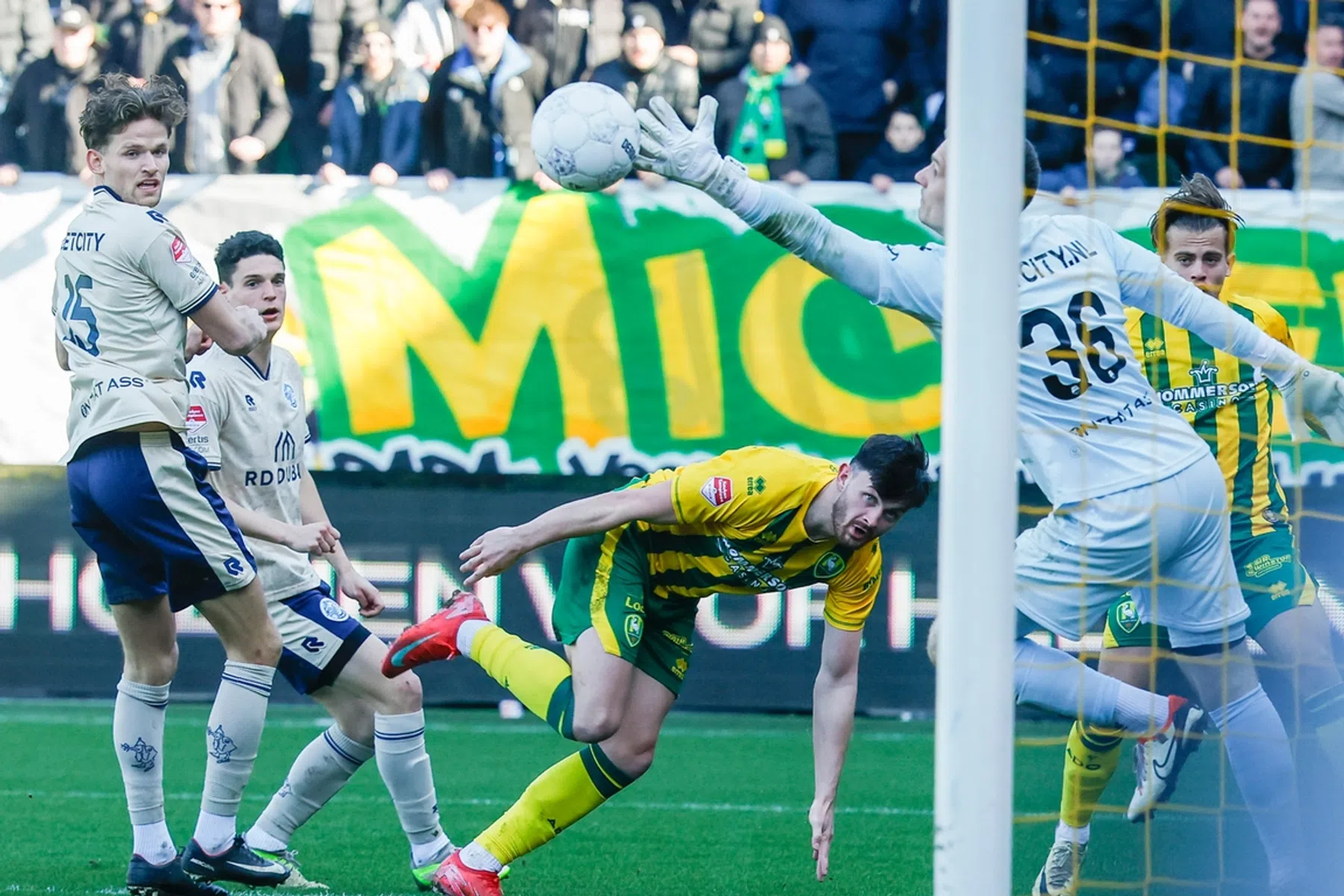 ADO Den Haag zet imposante reeks voort en is zeker van play-offs